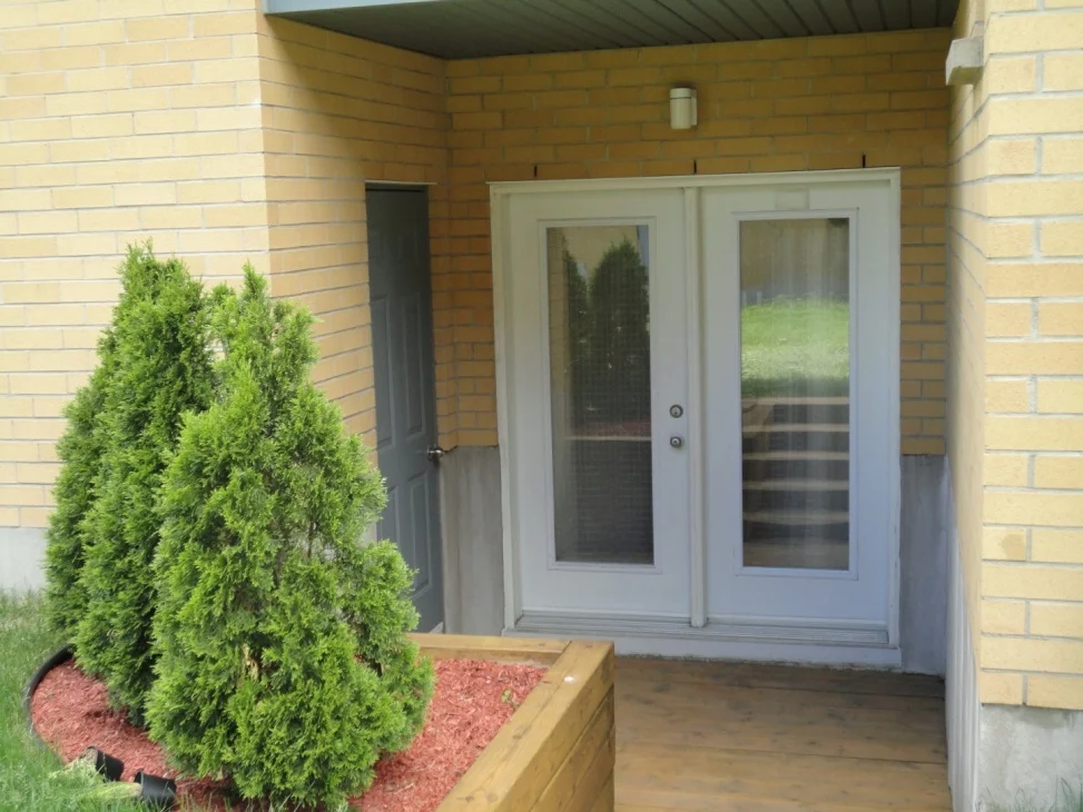 entrée-arrière-4545-av-Colomb-Brossard-qc.jpg