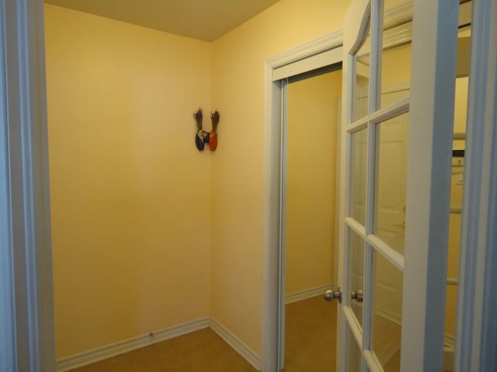 couloir-4545-av-Colomb-Brossard-qc.jpg