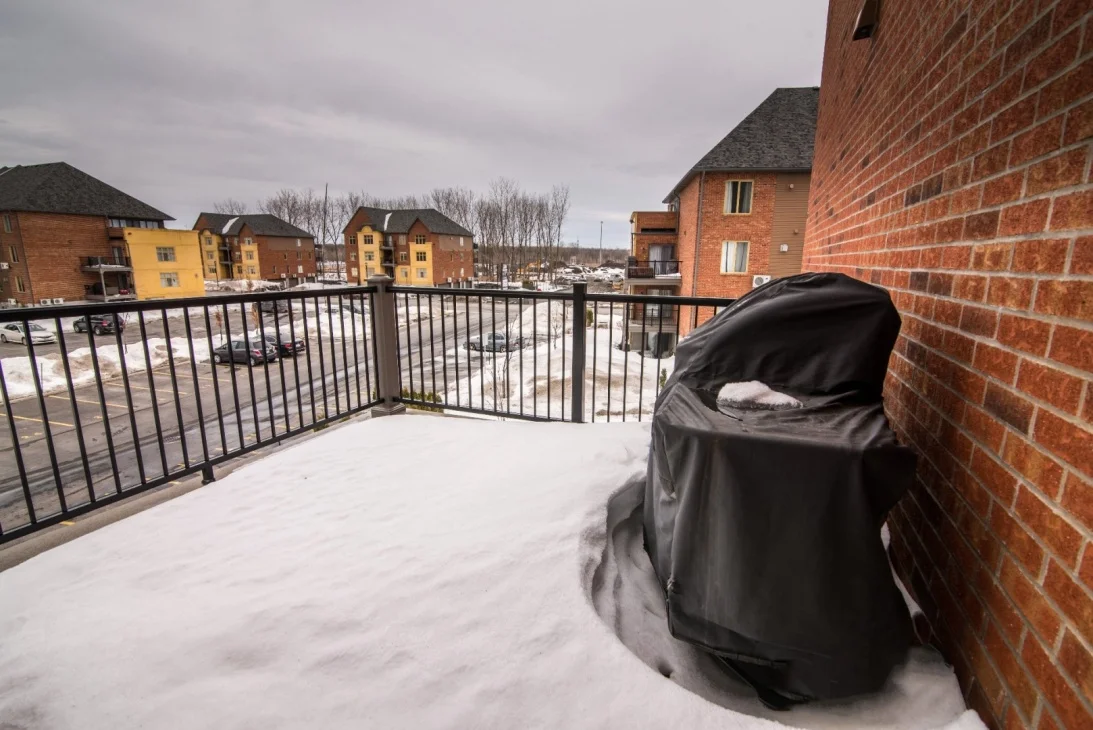 balcony-6135-rue-de-lusa-app-5-brossard-qc.jpg