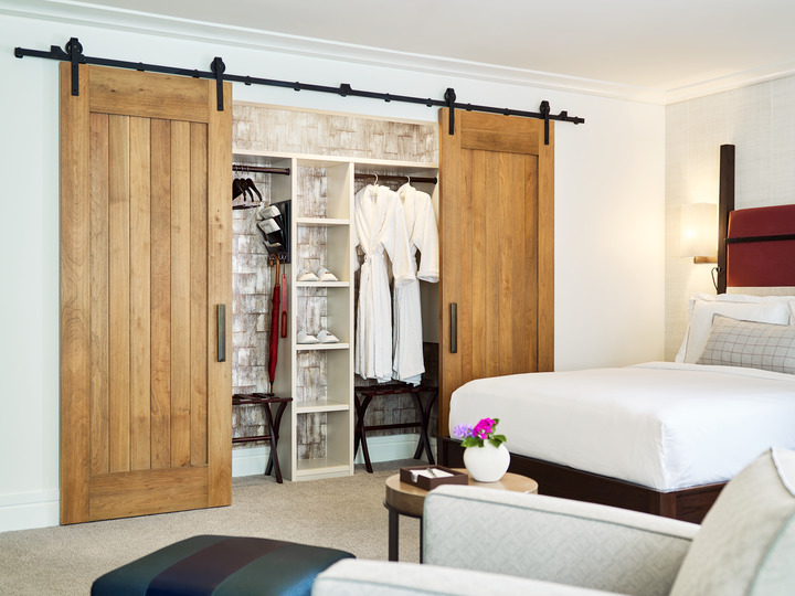 littlenell_barndoor_closet_68857_720x540_72_RGB.jpg