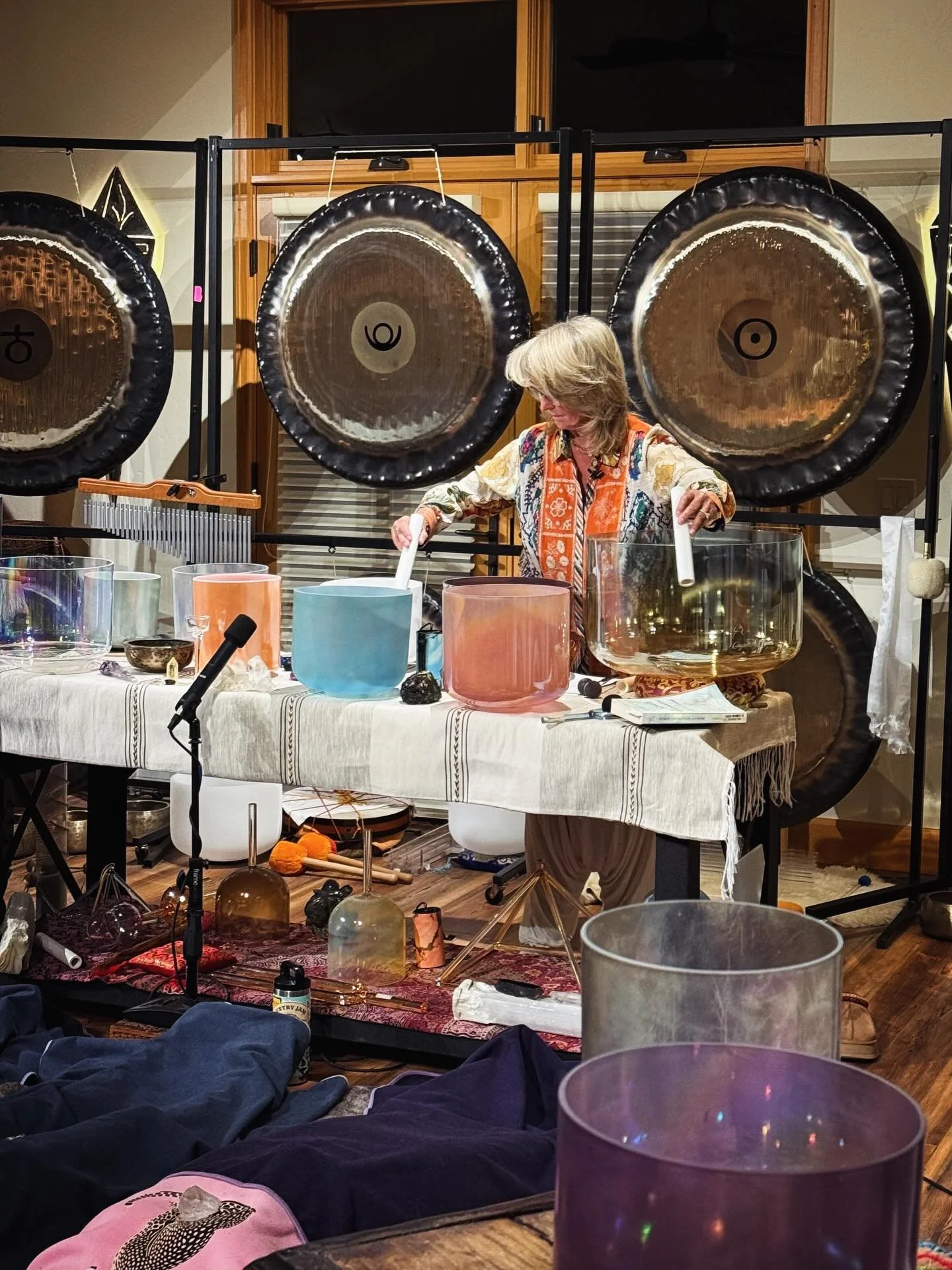 So grateful for the magic that unfolded at our 𝐂𝐚𝐫𝐞 𝐟𝐨𝐫 𝐂𝐚𝐫𝐞𝐠𝐢𝐯𝐞𝐫𝐬 gathering at the Hope Barn 🤍

Thank you to @karla_hope_miller for guiding us so beautifully&mdash;your sound healing created a space for deep rest, release, and true