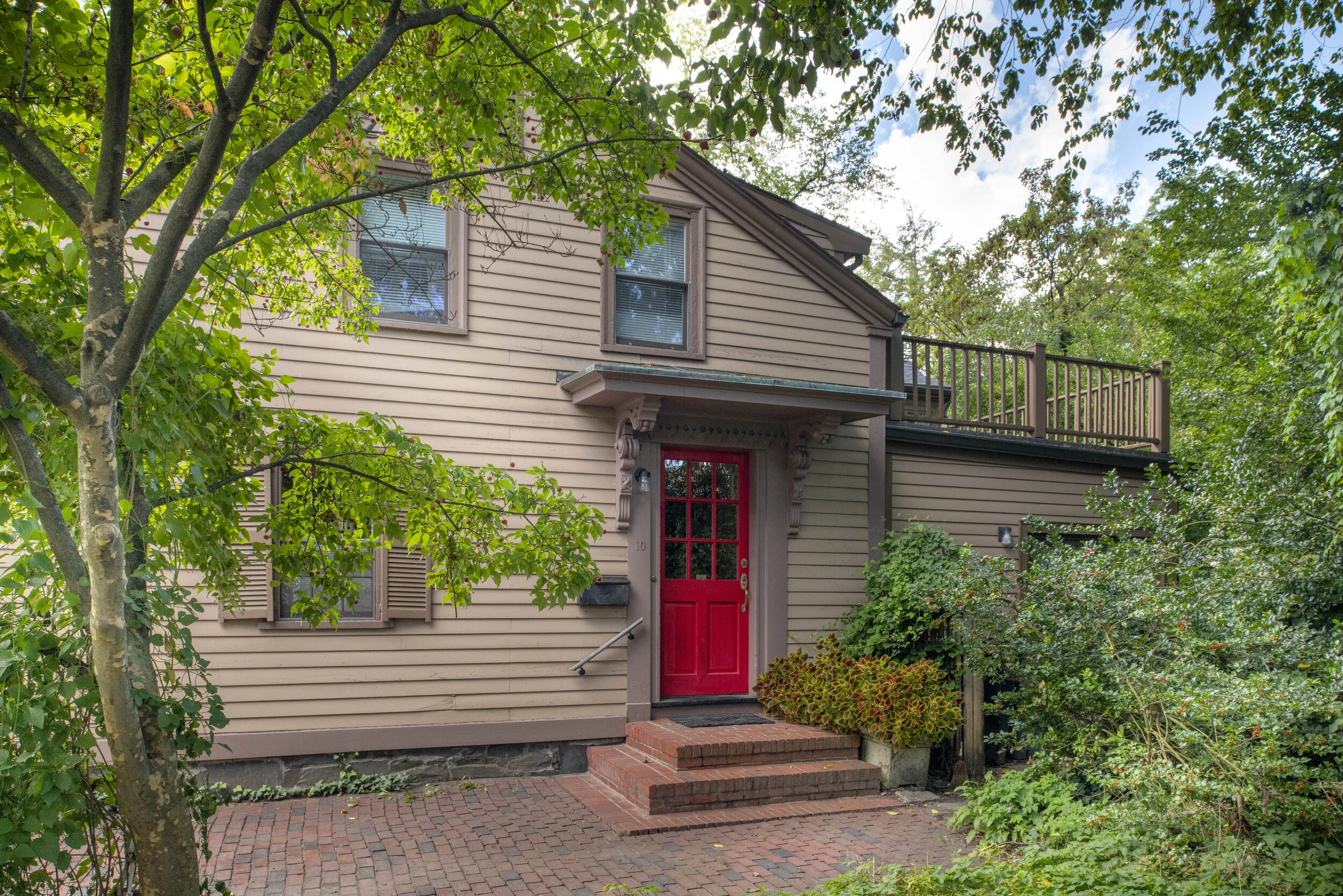 10 Hilliard Place