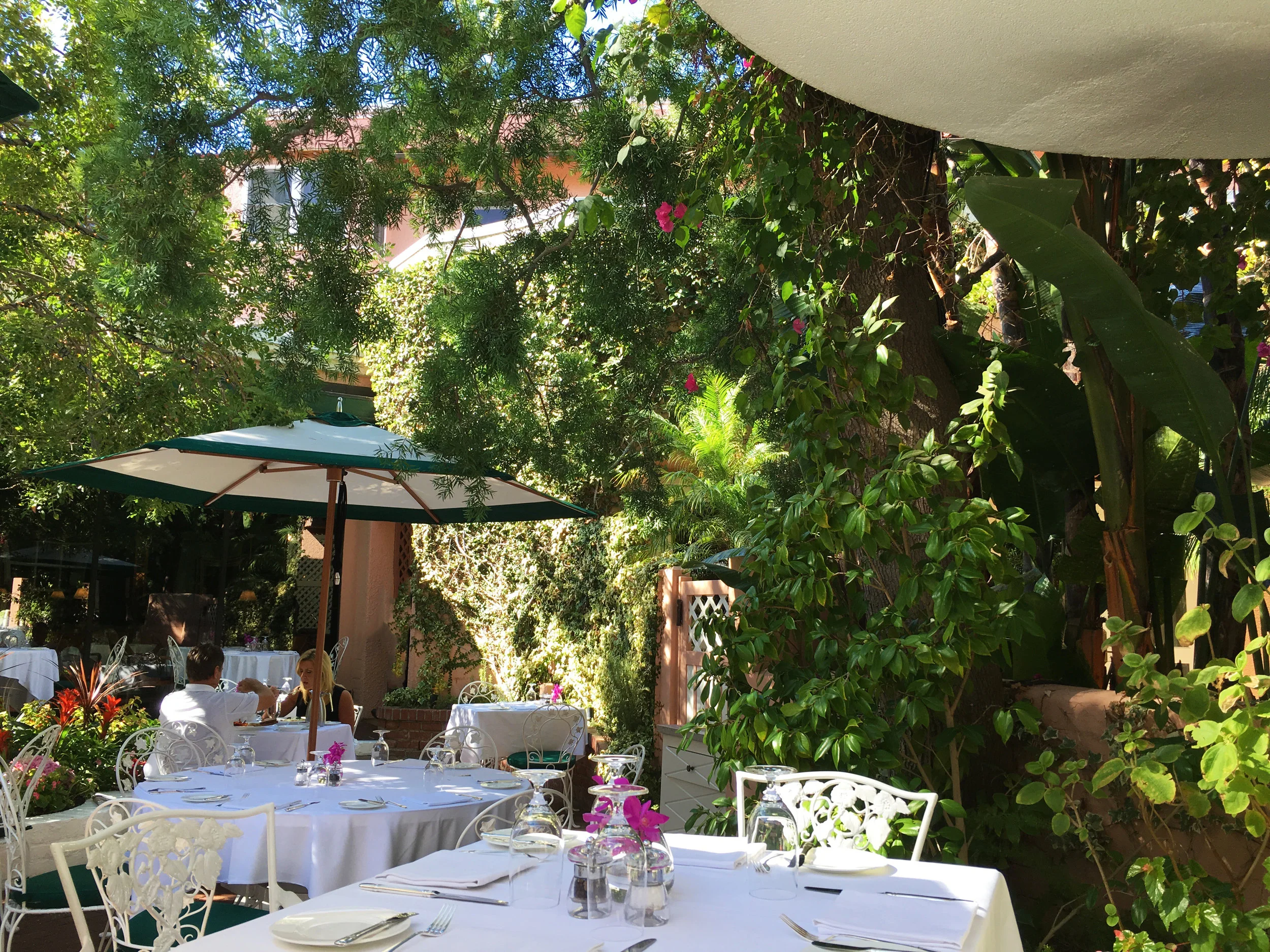 Spend the day lunching and brunching in the Beverly Hills Hotel Polo Lounge garden.