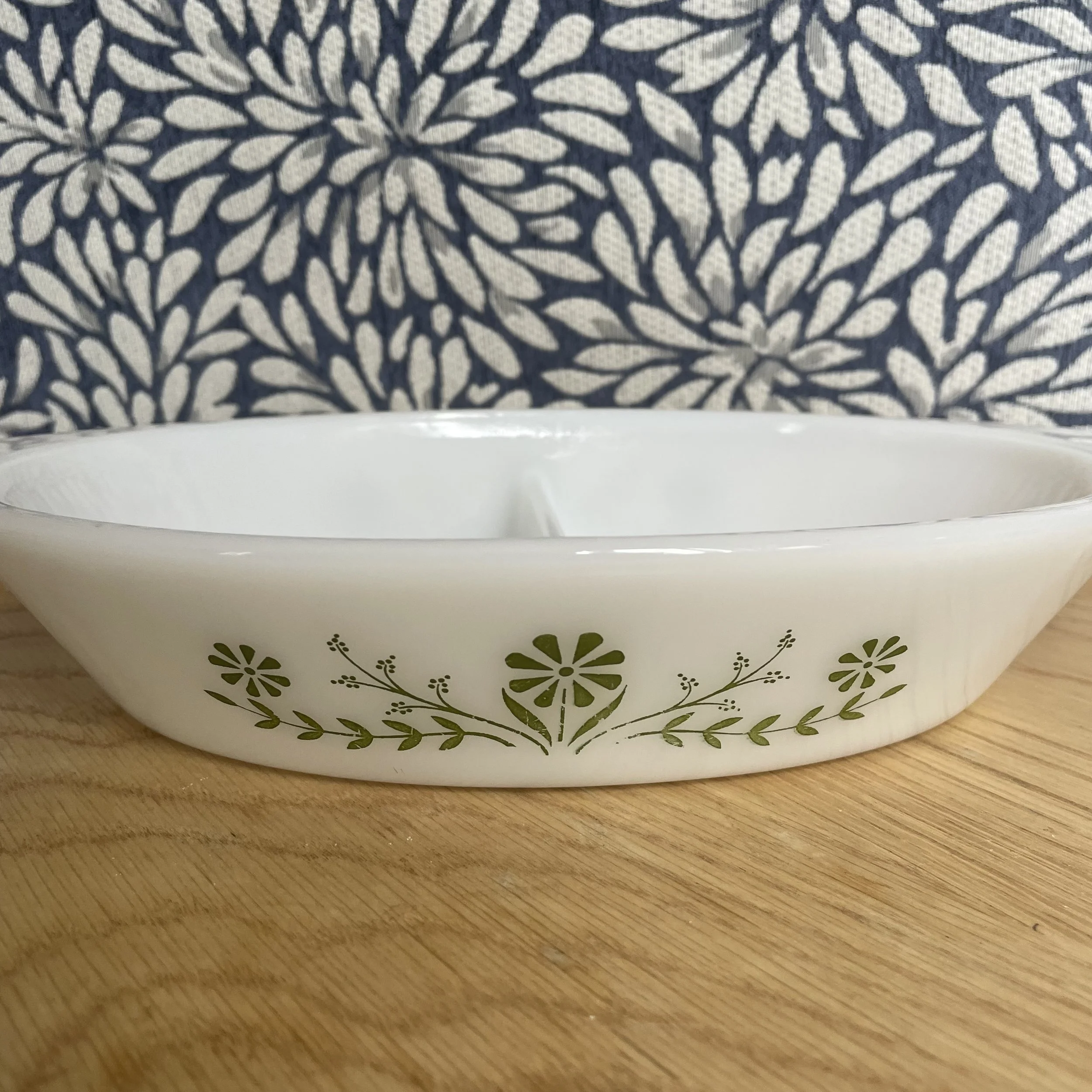 Oval Green Daisy with divider 4.jpeg