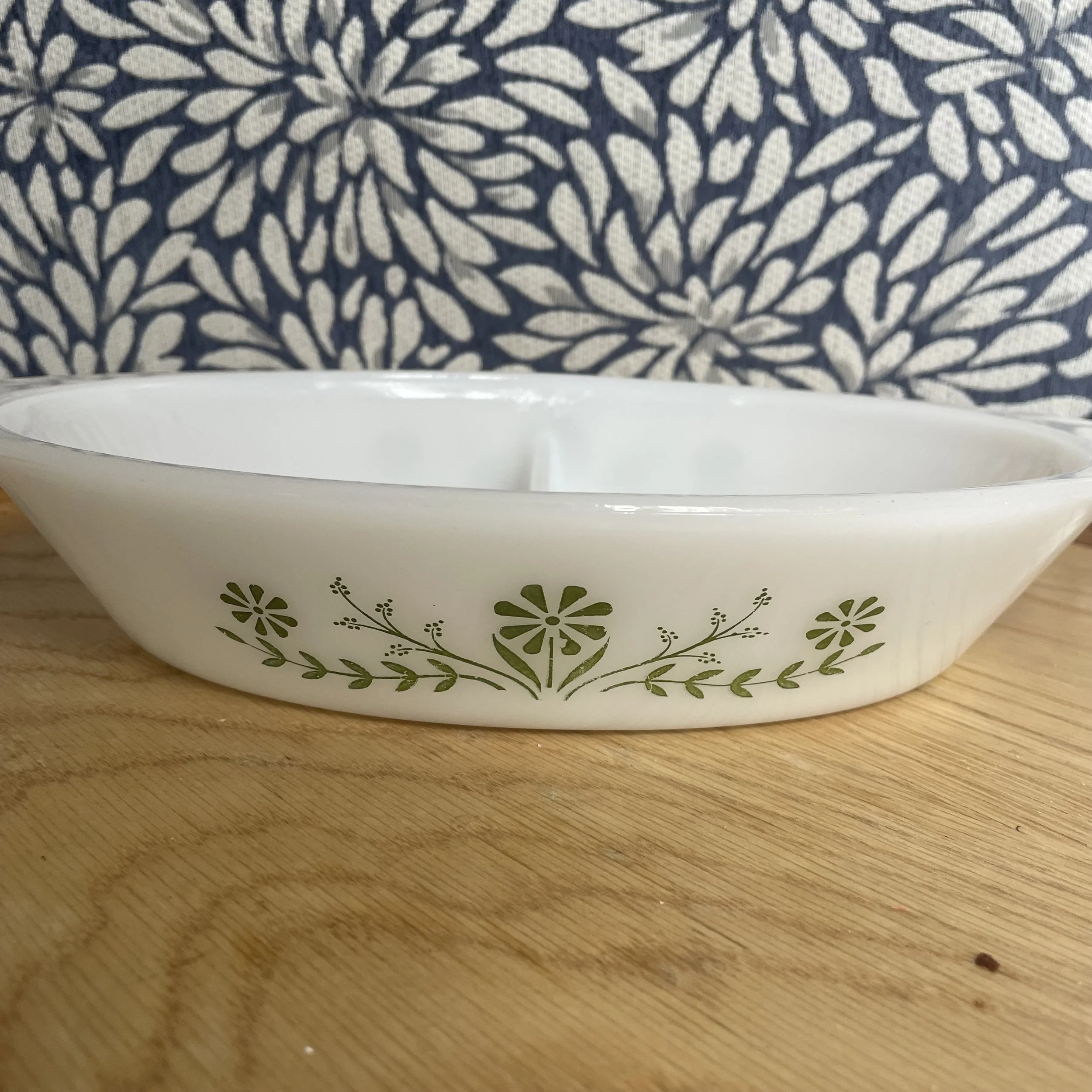 Oval Green Daisy with divider 3.jpeg