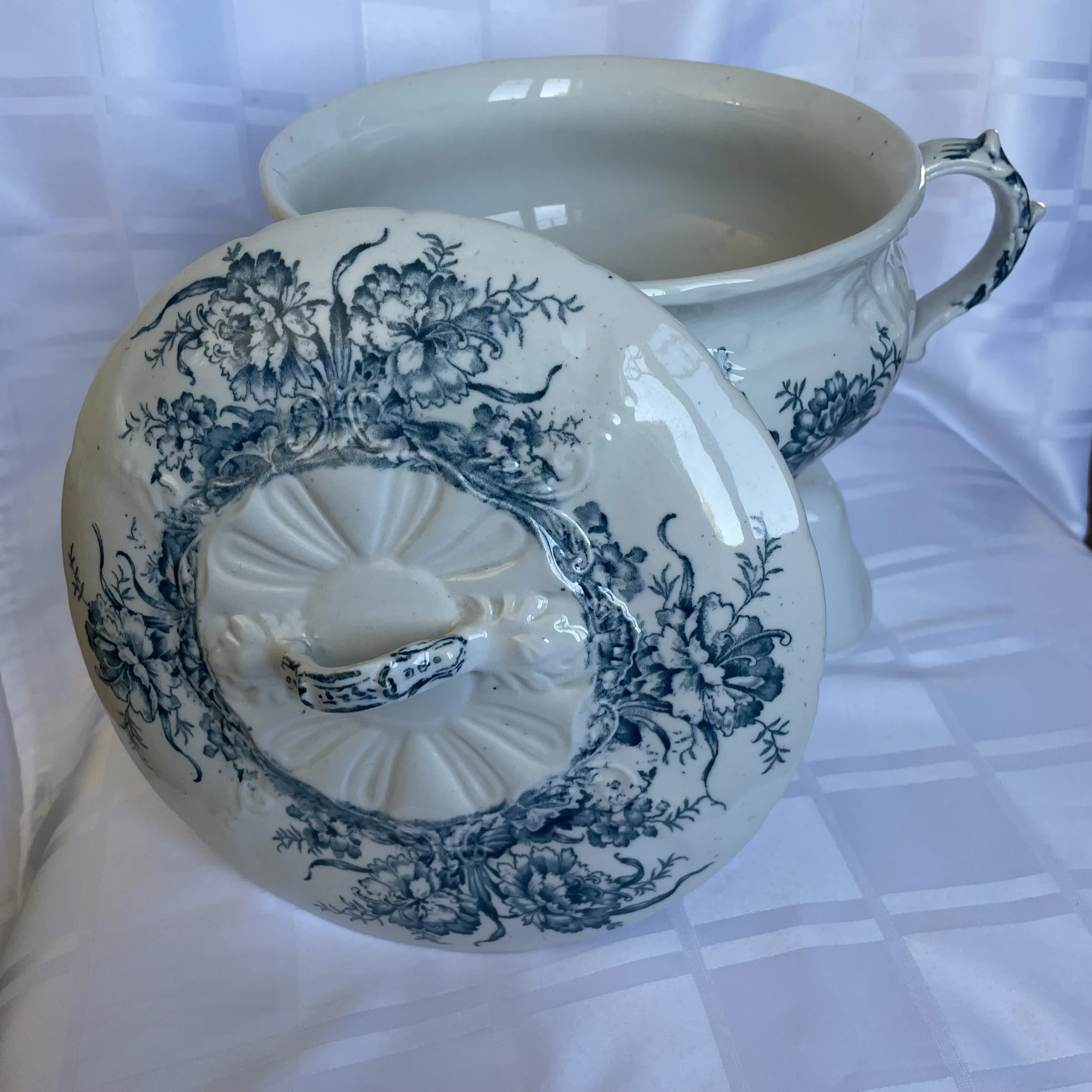 Antique Dudson, Wilcox & Till “Carnation” Tureen 2.jpeg
