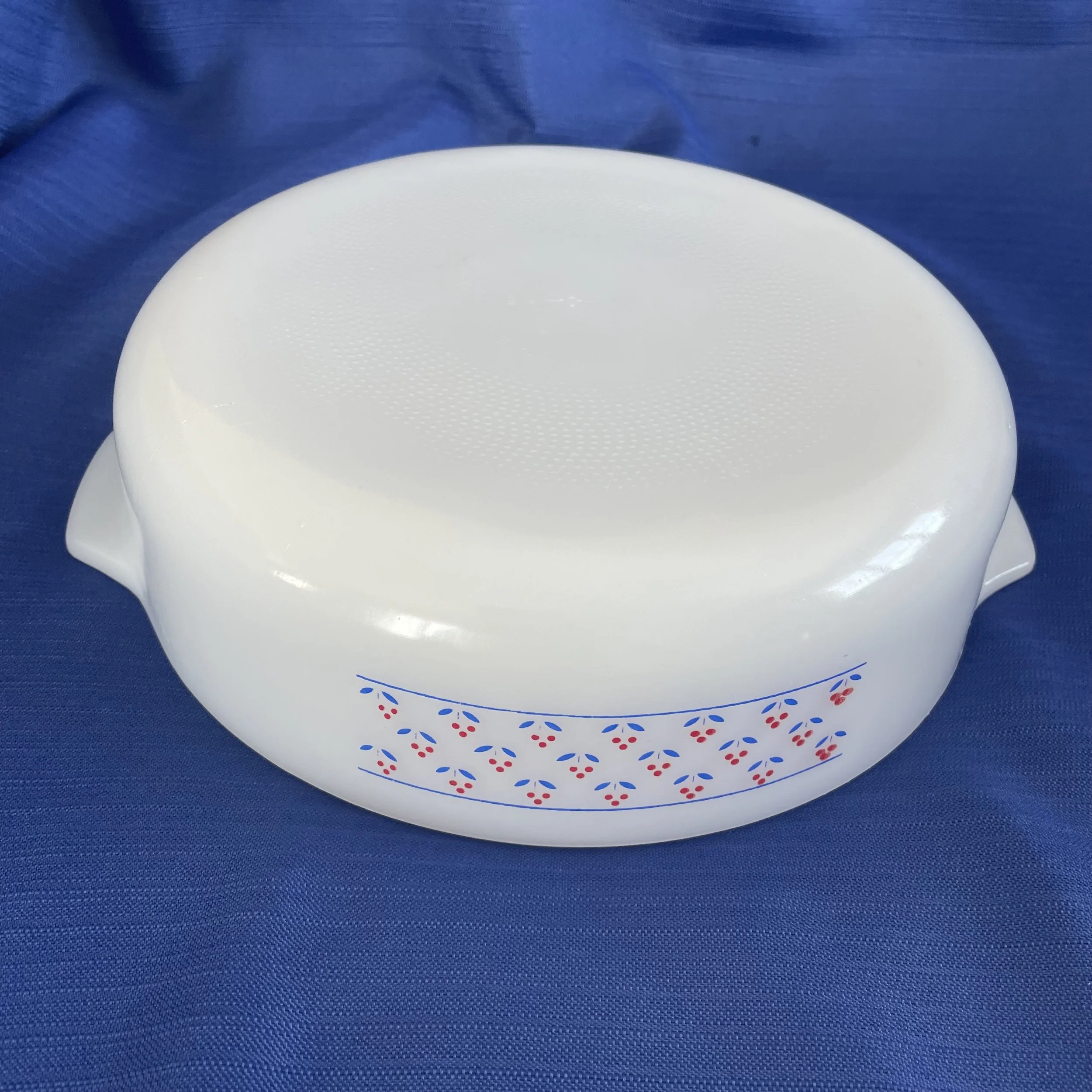 Vintage Pyrex Brittany Blue Casserole 5.jpeg