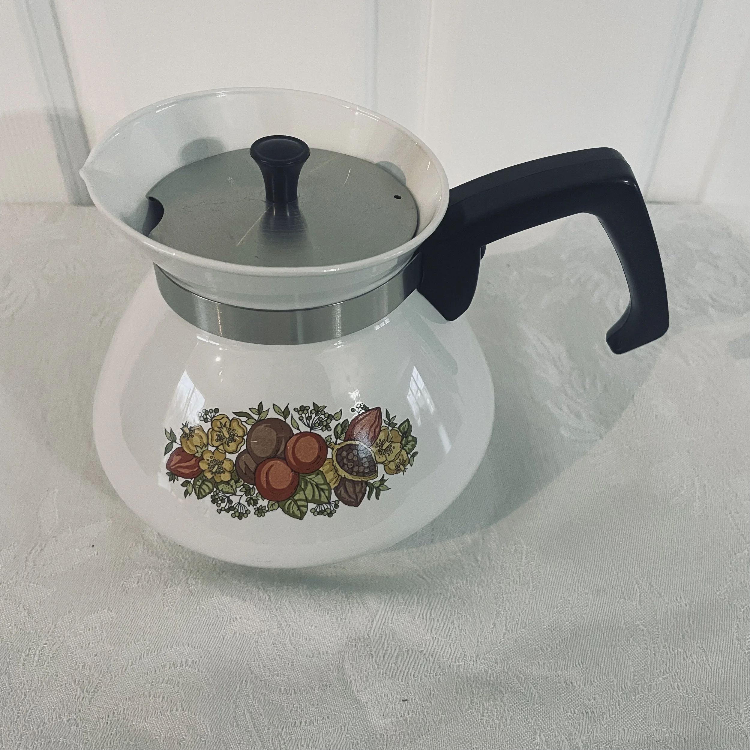 SOLD! Like New! Corning Ware Spice of Life Teapot w/ Lid ( 6 Cup )