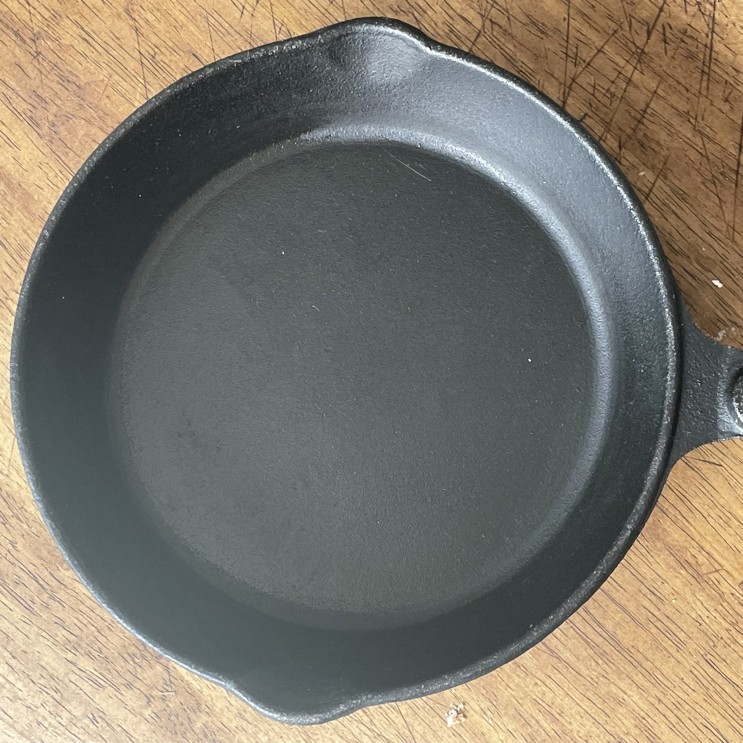 7.5-inch Cast Iron pan interior.jpeg