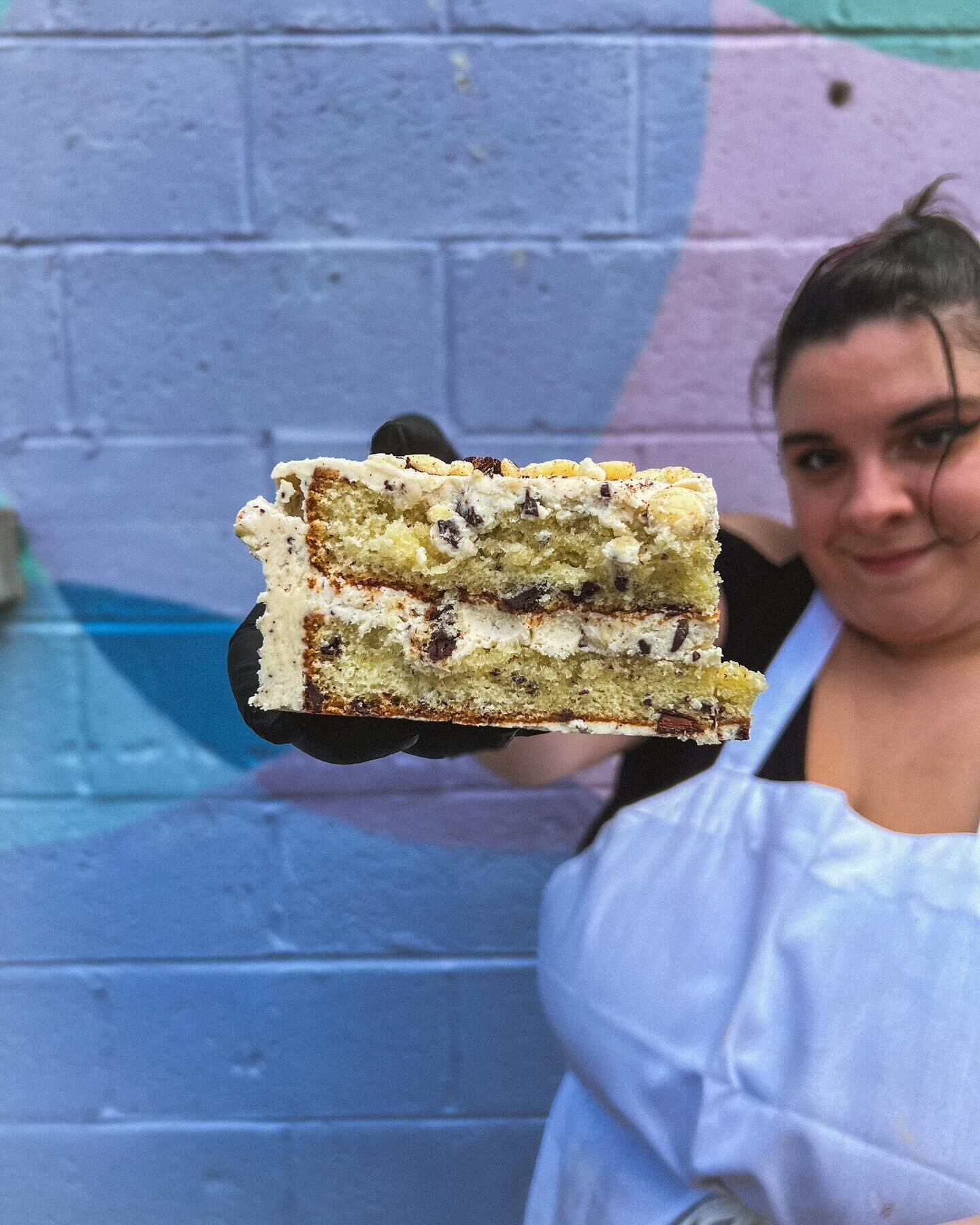 New Cake Alert! Our Chocolate Chip Cookie Dough Cake! 🤯😍💕 ~ Chocolate Chip Vanilla Cake with an Eggless Cookie Dough Frosting ~ For Any Cookie or Cake Lover This is an Absolute Must!!! Grab a Slice While You Can, it&rsquo;s Seriously Incredible ❤️