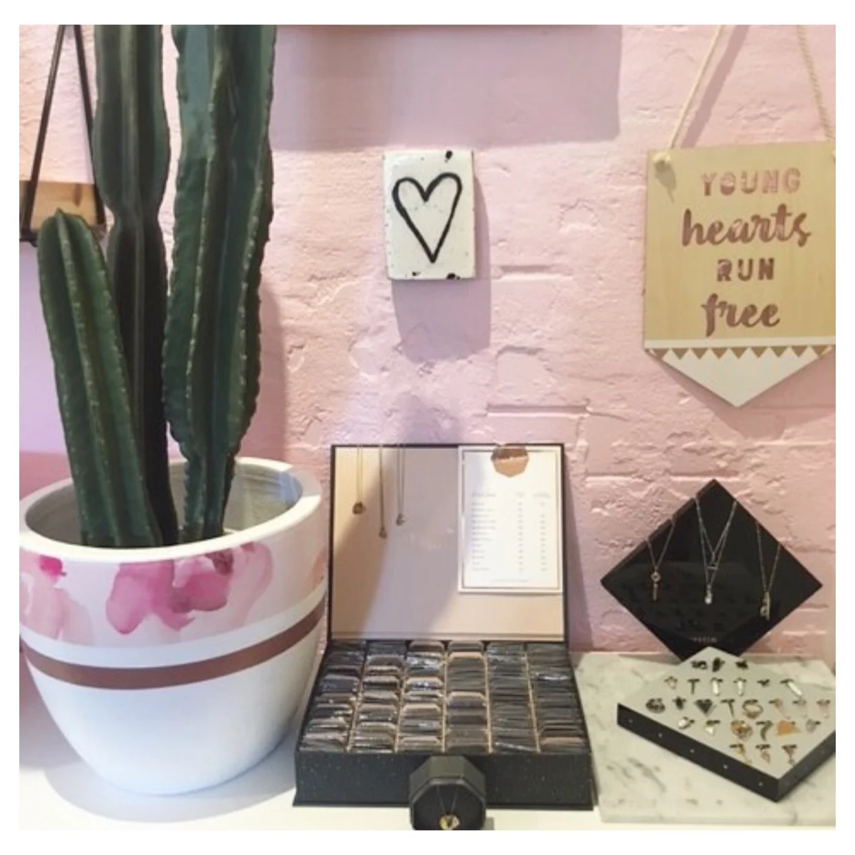 Efflorescence wallpaper pot with Rose Gold Band.jpg