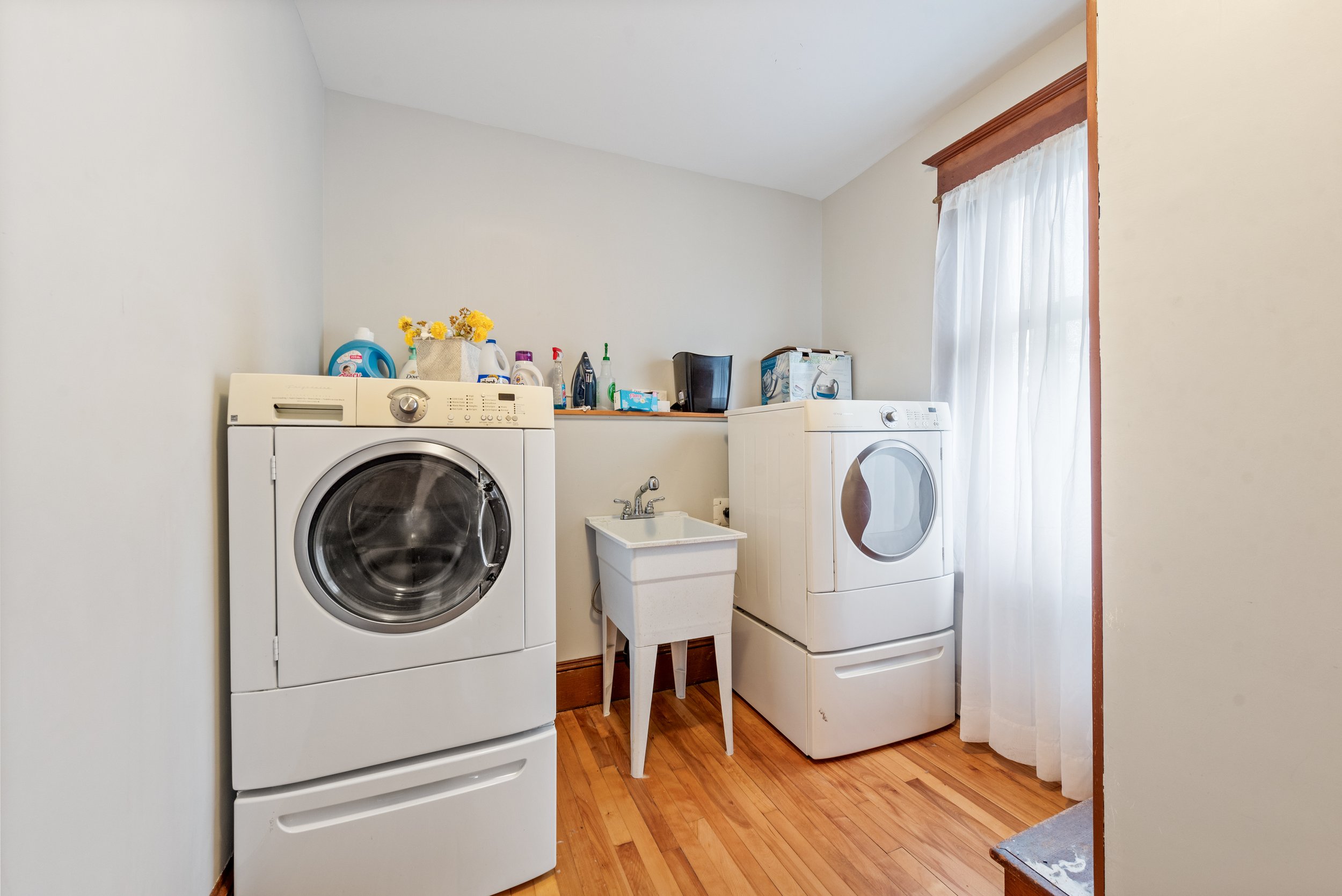 24 Laundry Room.jpg