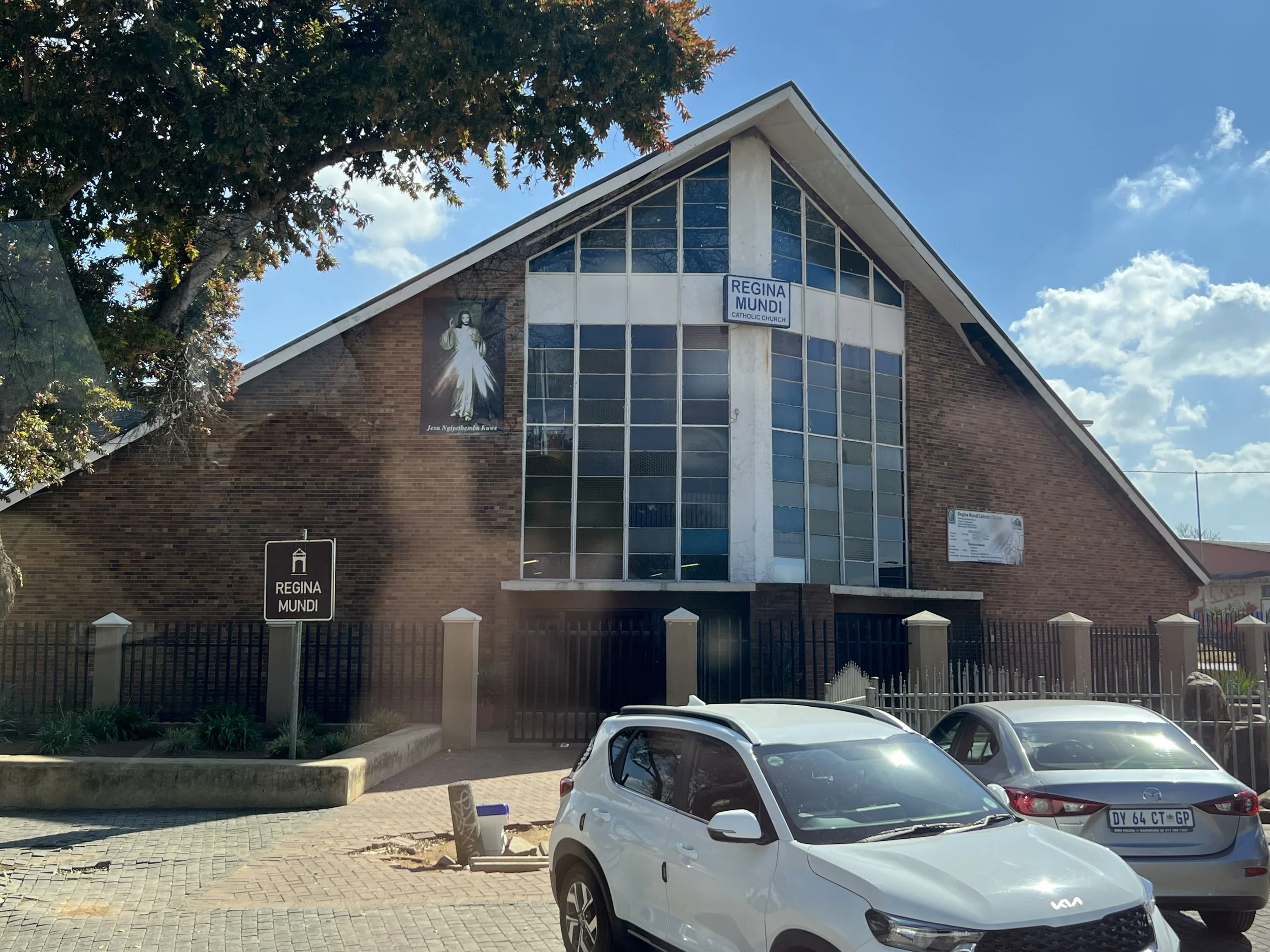 Regina_Mundi_Church.jpeg