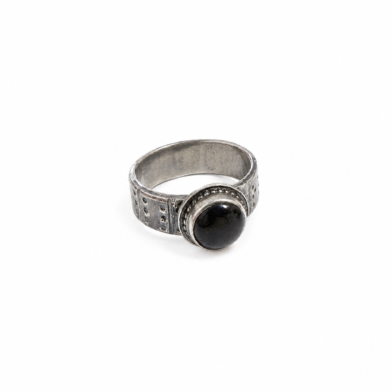 _0030_Shield - Black Stone Ring 1.jpg