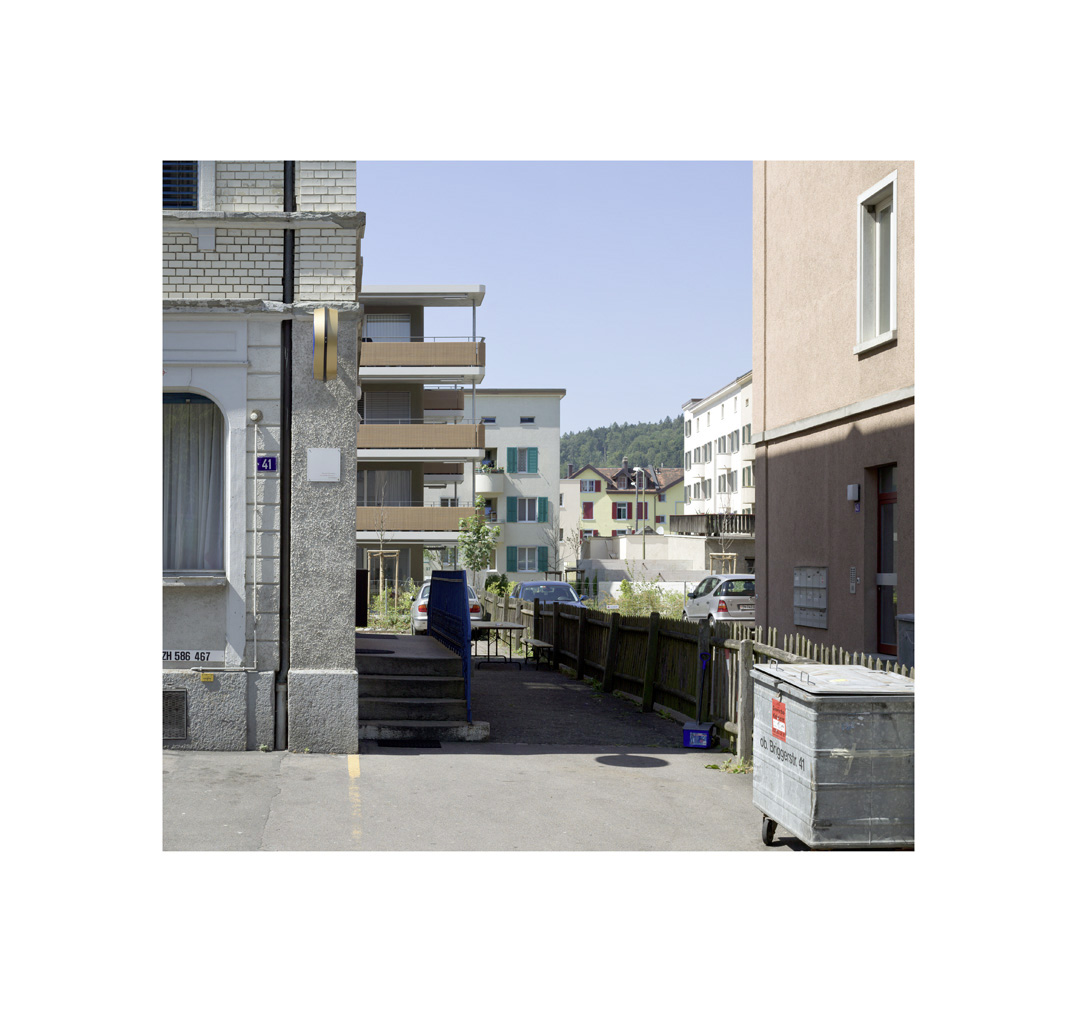 Winterthur baut – Ein Führer zur zeitgenössischen Architektur 1991-2011 von Roderick Hönig, Werner Huber, Thomas Aus der Au Edition Hochparterre 2011, 192 Seiten, 109 Fotos und Übersichtspläne, Klappenbroschur. Abmessungen: 10,4 x 18,7 cm, ISBN 978-3-909928-13-2 www.hochparterre.ch weitere Bilder