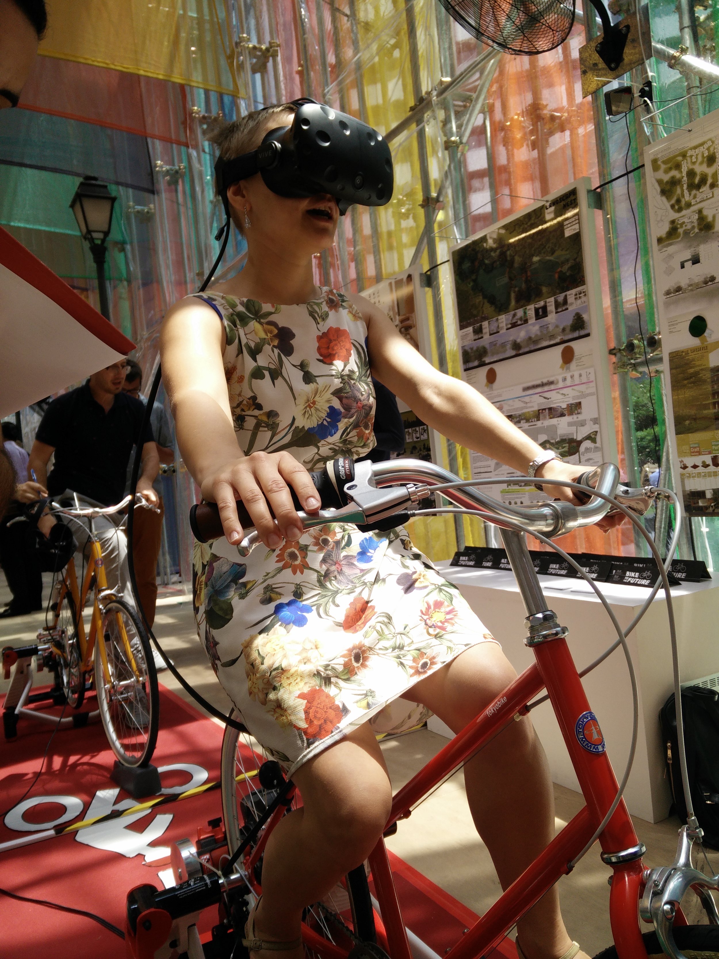Testing the new and improved Singapore bike lanes in virtual reality.
