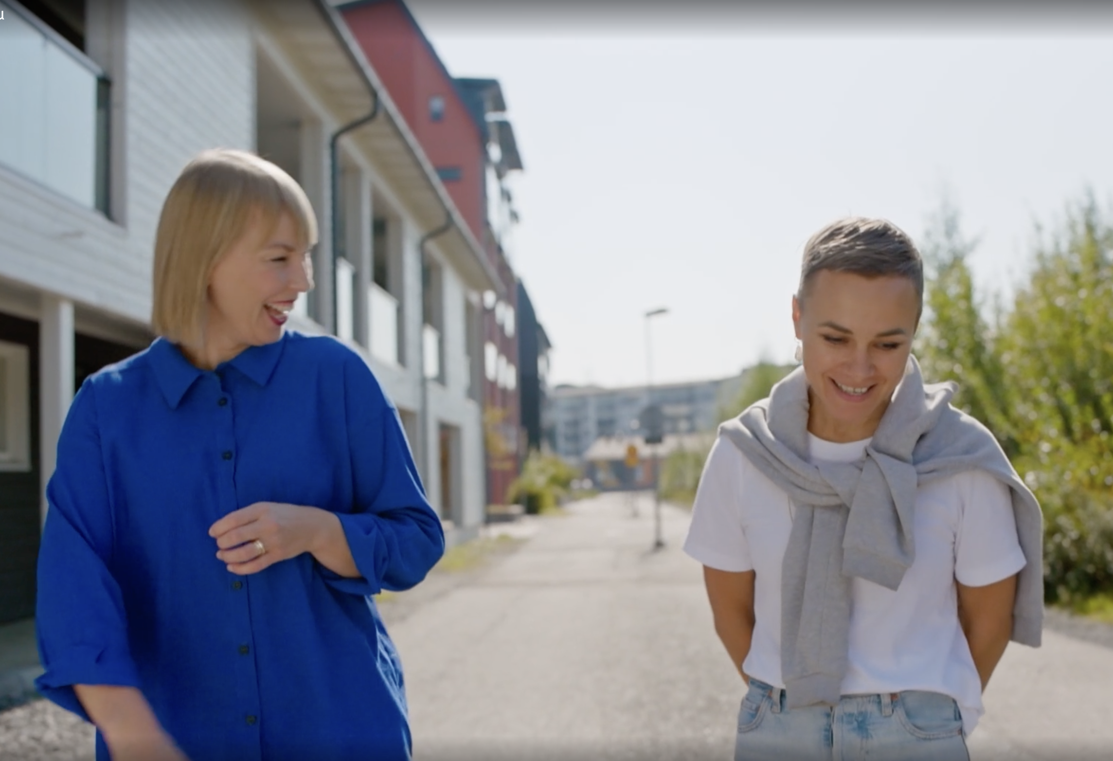 Maija Kovari keskusteli kaupunkitaiteesta ja koristelusta Ida Kukkapuron vieraana Ylen 'Rakkaani, kaupunki' -ohjelmassa