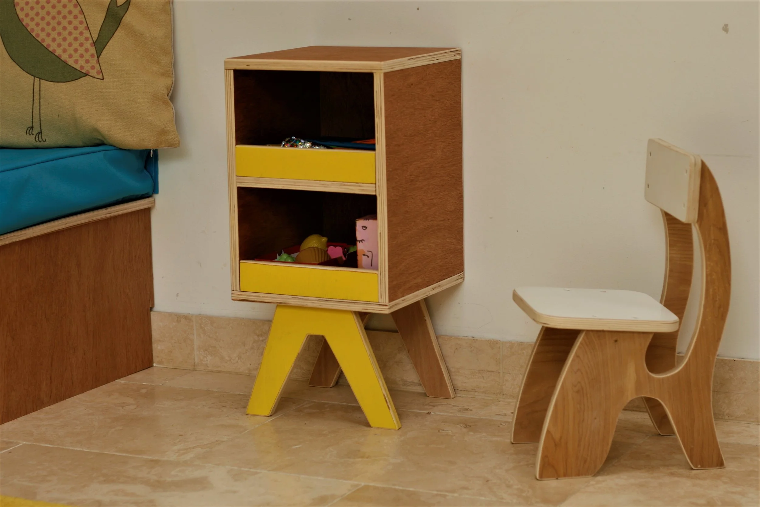 Small kids storage unit