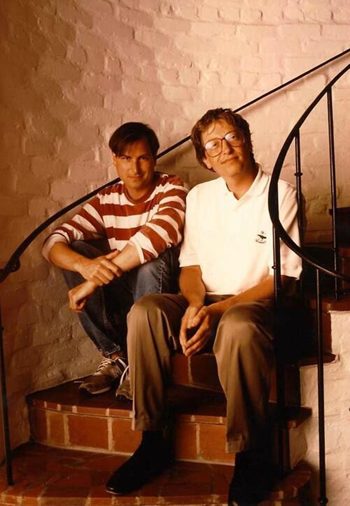 1991 - Even in the midst of the Apple vs Microsoft lawsuit, then former CEO of Apple Steve Jobs and then CEO of Bill Gates met up at Jobs' home discussing the future of computing and posing as best pals.