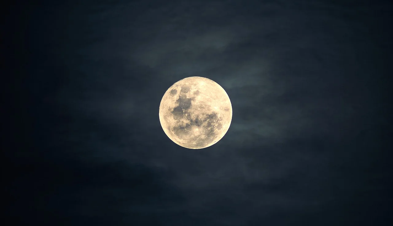 moon-2913221_1280.jpg