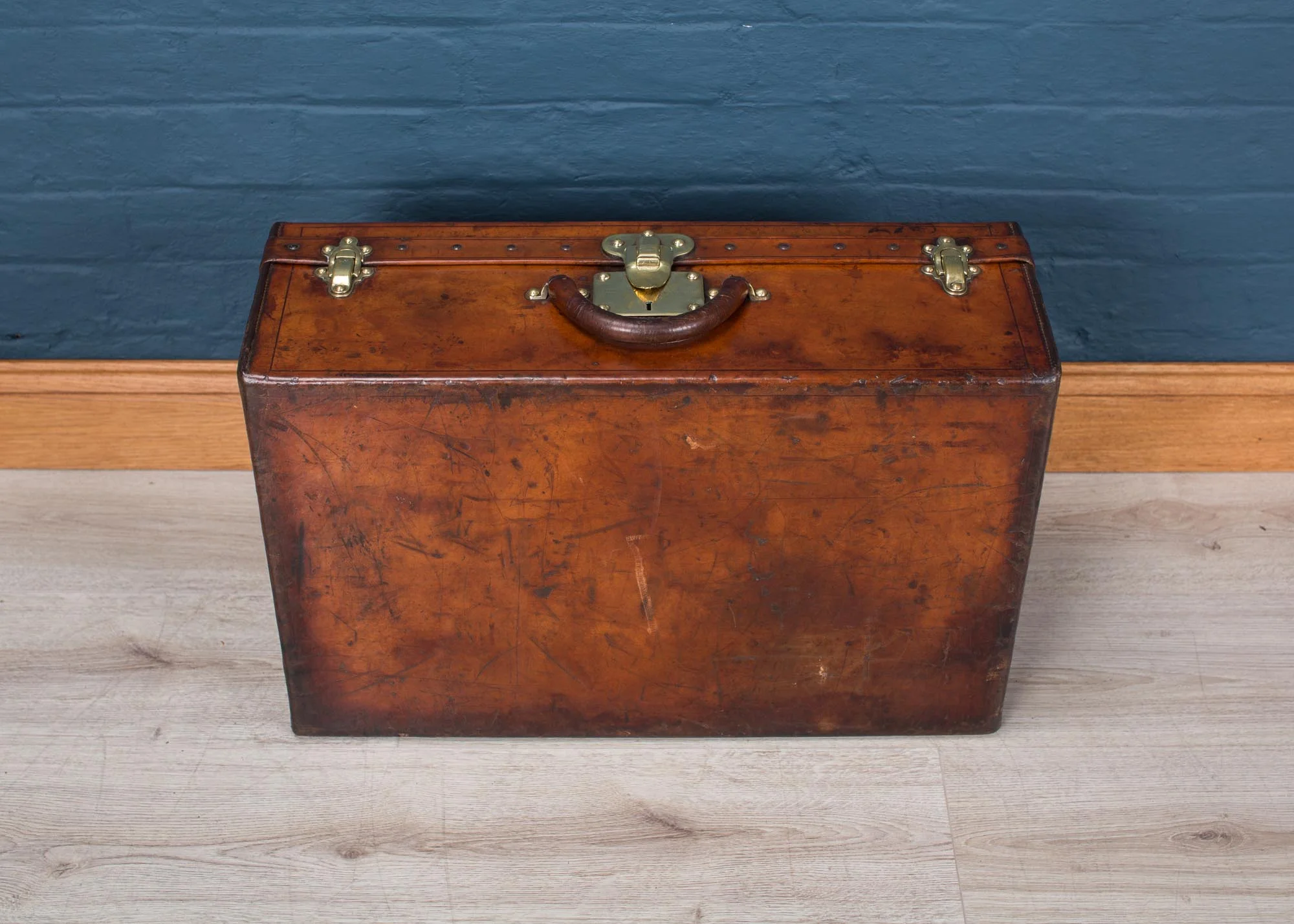 Louis Vuitton suitcase in cow hide, circa 1900