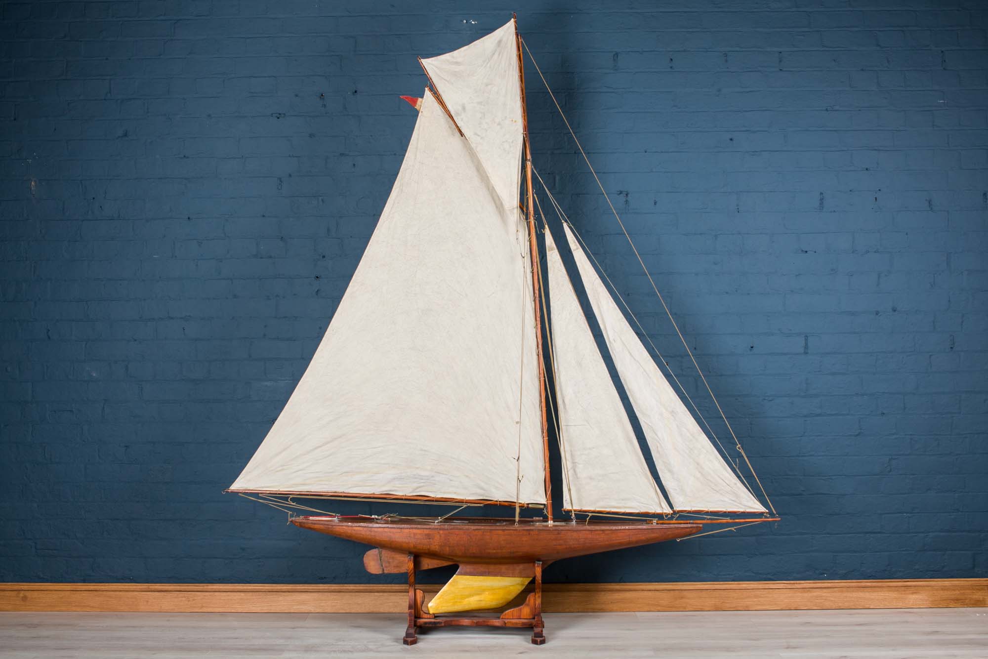 A Gaff rigged racing pond yacht, circa 1920 01