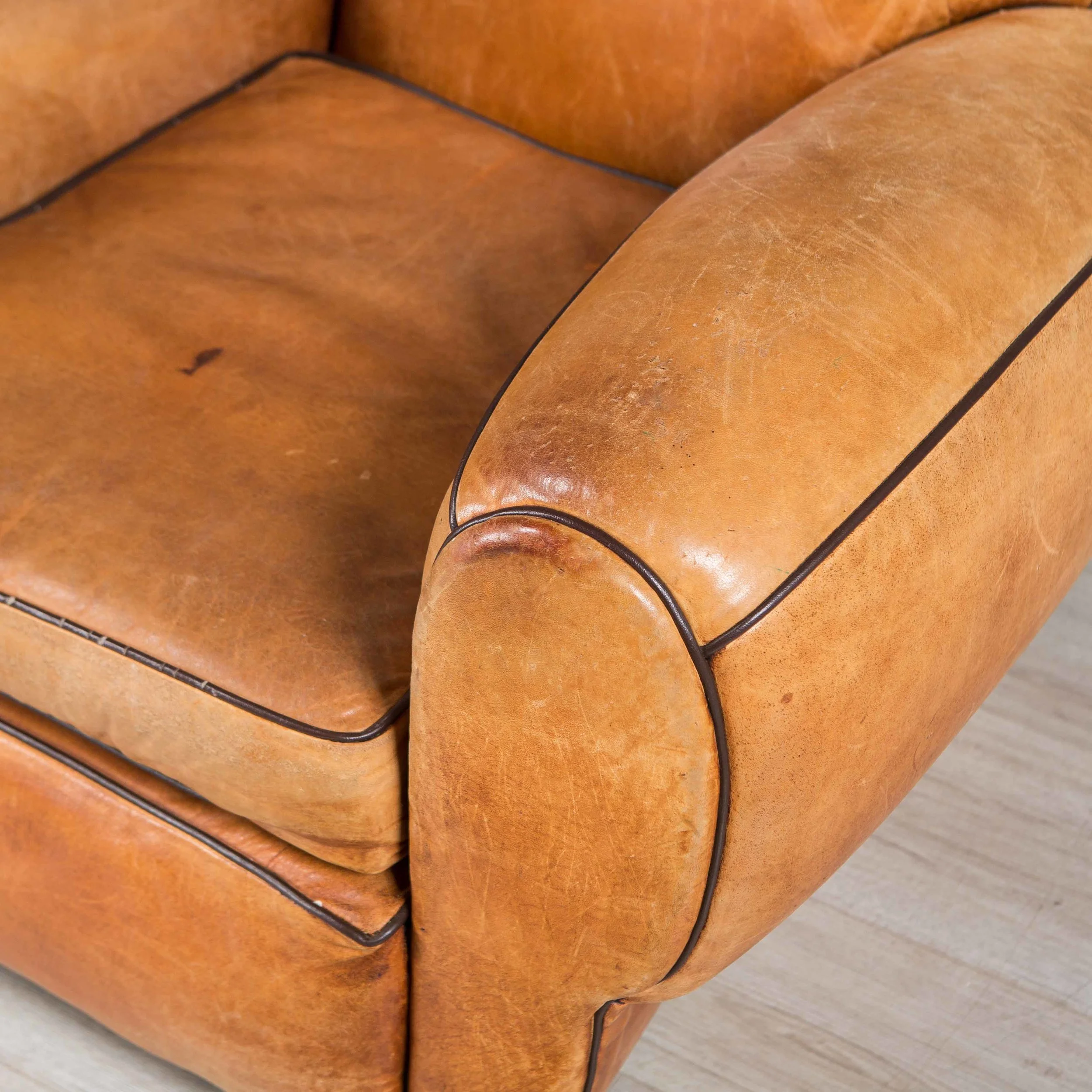 MUSTACHE_CHAIR_01-7.jpg