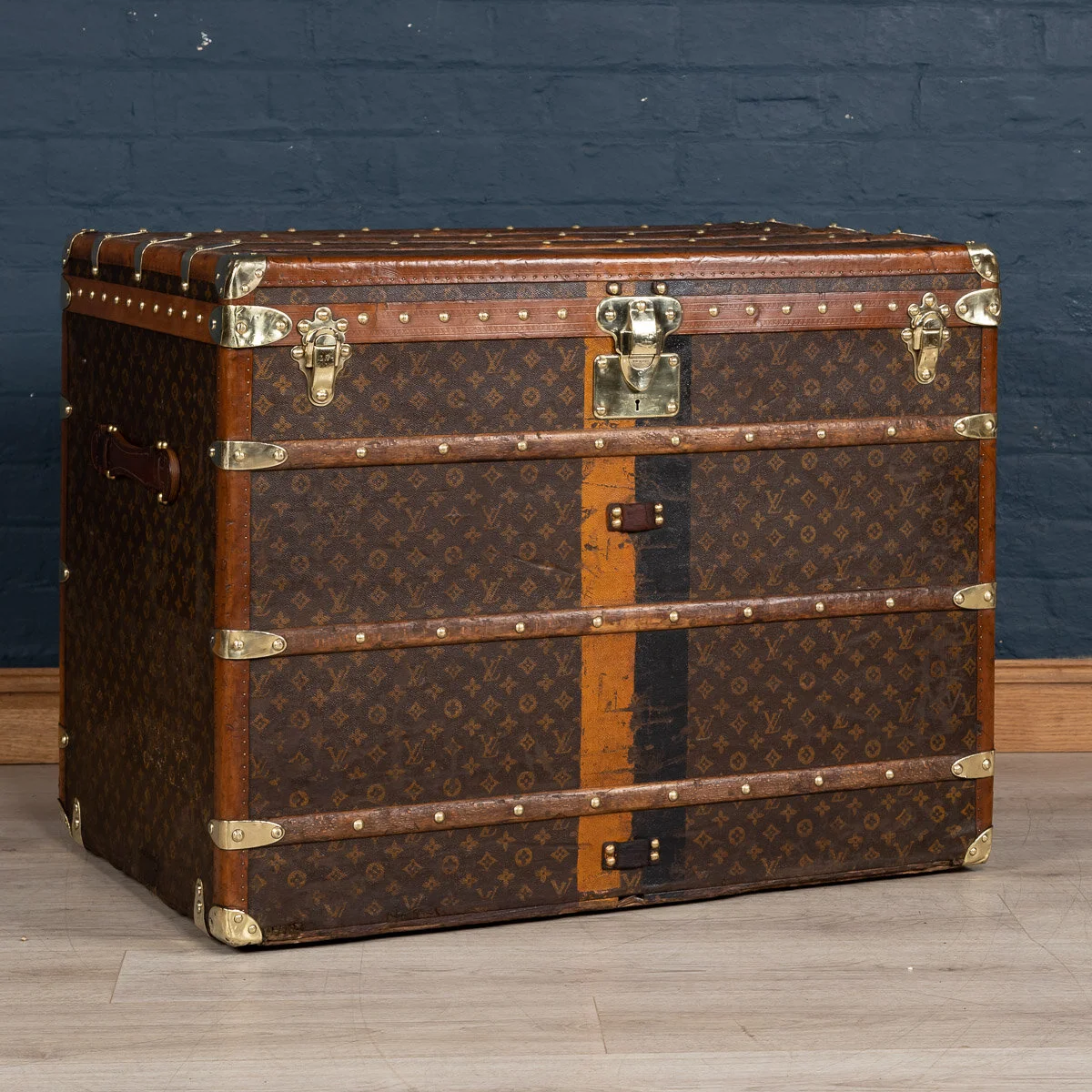 A Louis Vuitton trunk "malle haute" in monogram canvas, France, circa 1920