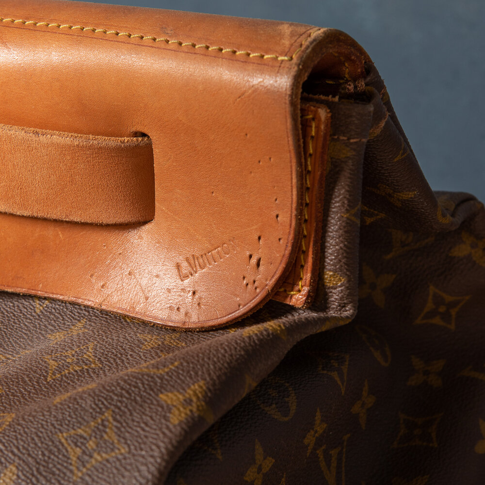 The famous Louis Vuitton Steamer bag, good original condition. Monogram  canvas and natural leather.