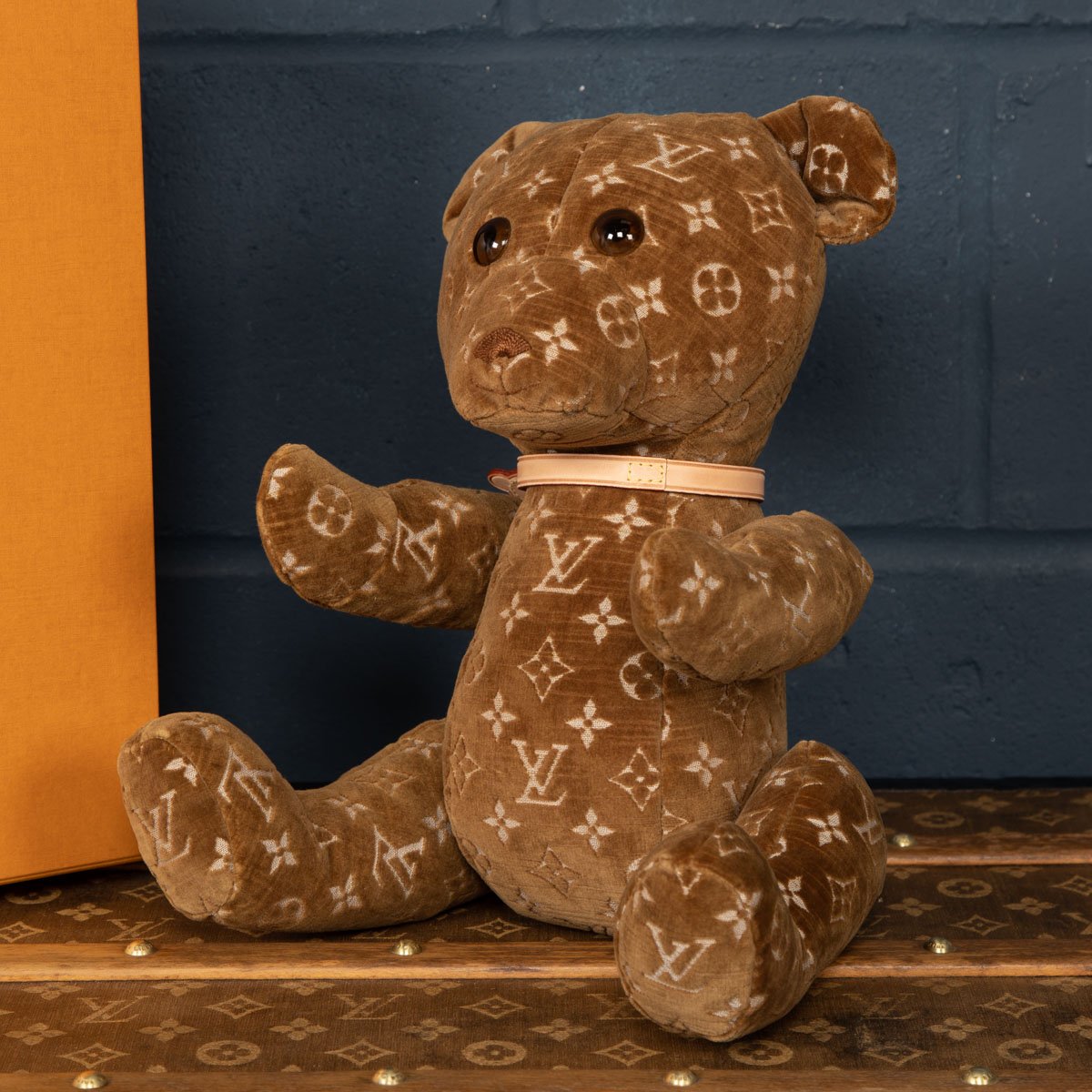 Doudou Louis Teddy Bear - Luxury Lifestyle and Vivienne Dolls - Sport and  Lifestyle, Art of Living GI0502