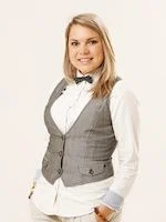 Ance Jaks Latviešu valodas un žurnālistikas skolotāja