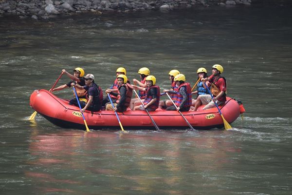 LEVEL 1-CLASS I RAPIDS: Moving water with small waves that tug at the boat - it’s a relaxing way to spend the day. Each of our trips has some stretches of calm class I water, creating a pleasant break between rapids.