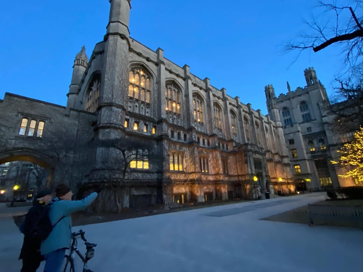 Honored to give a lecture in the long-standing Computations in Science Seminar Series hosted by the James Franck Institute at U. Chicago. Inspiring day with colleagues and students discussing networks, particle jamming, sensing and interaction design