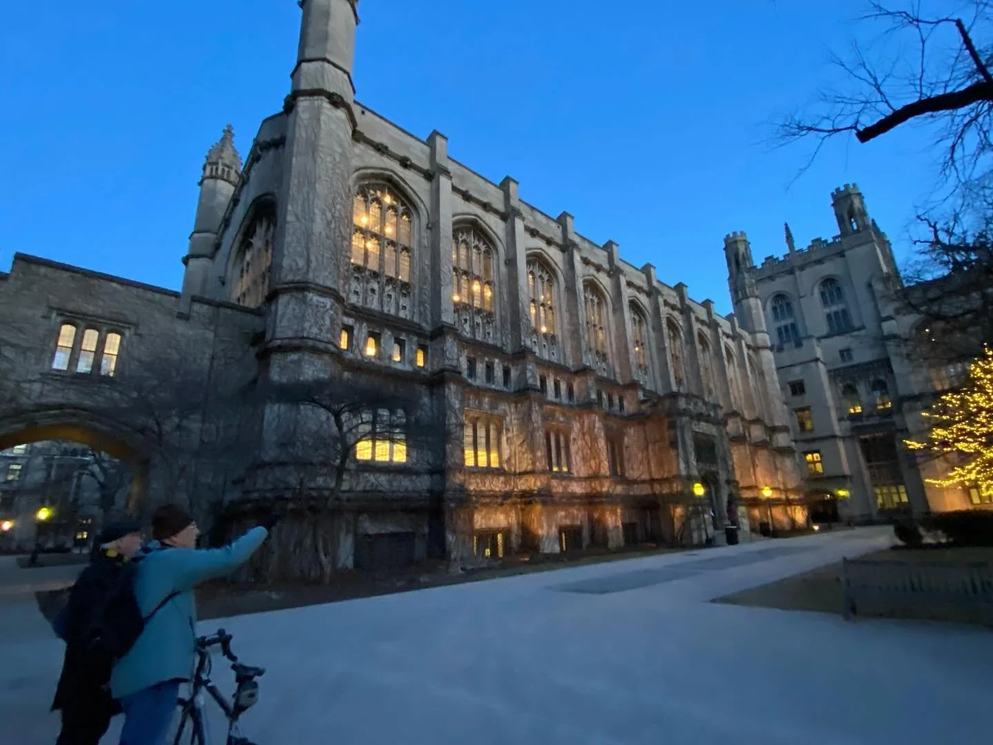 Honored to give a lecture in the long-standing Computations in Science Seminar Series hosted by the James Franck Institute at U. Chicago. Inspiring day with colleagues and students discussing networks, particle jamming, sensing and interaction design