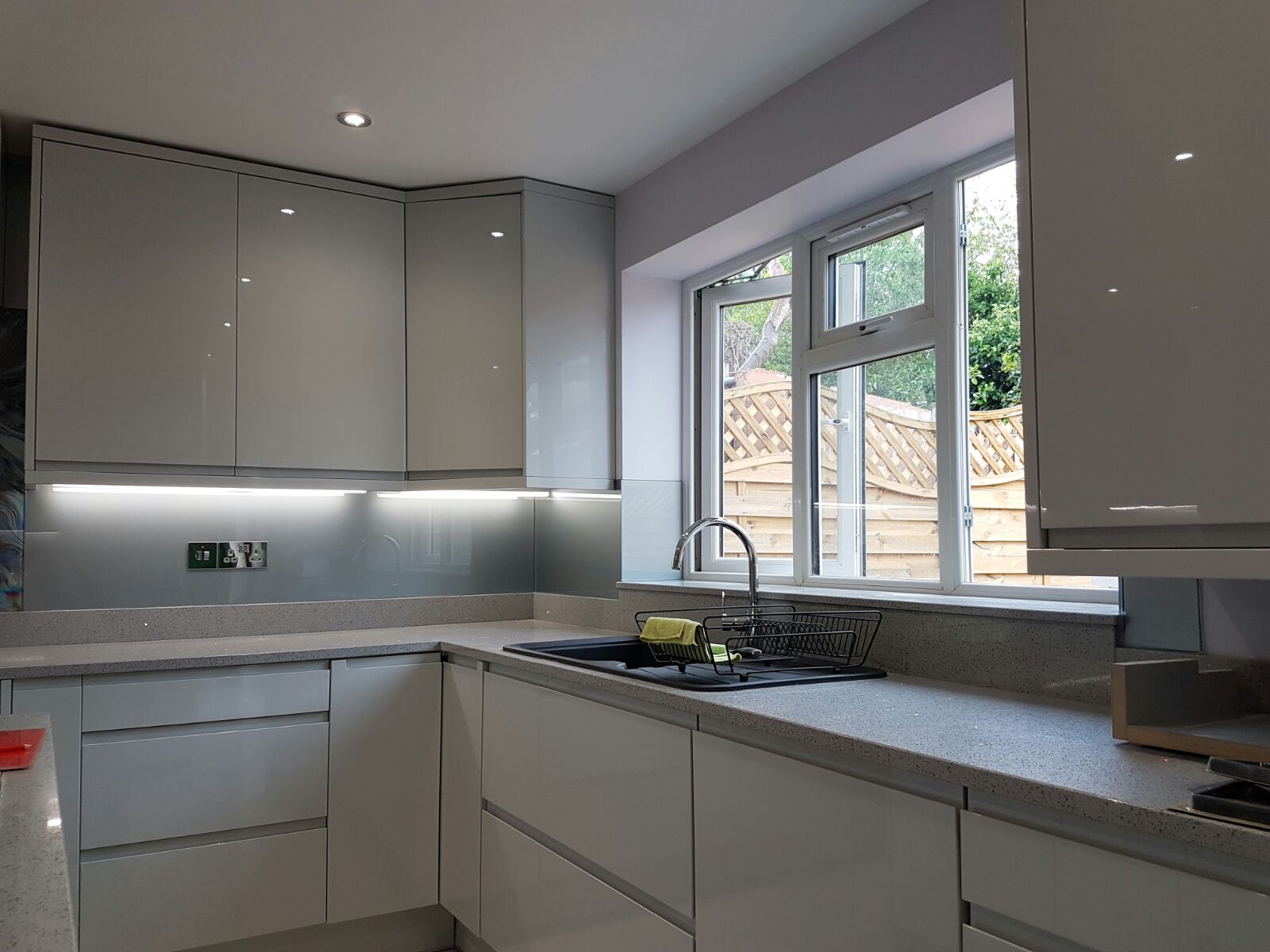 light grey acrylic kitchen cabinets picture splashbacks light grey acrylic kitchen cabinets picture splashbacks