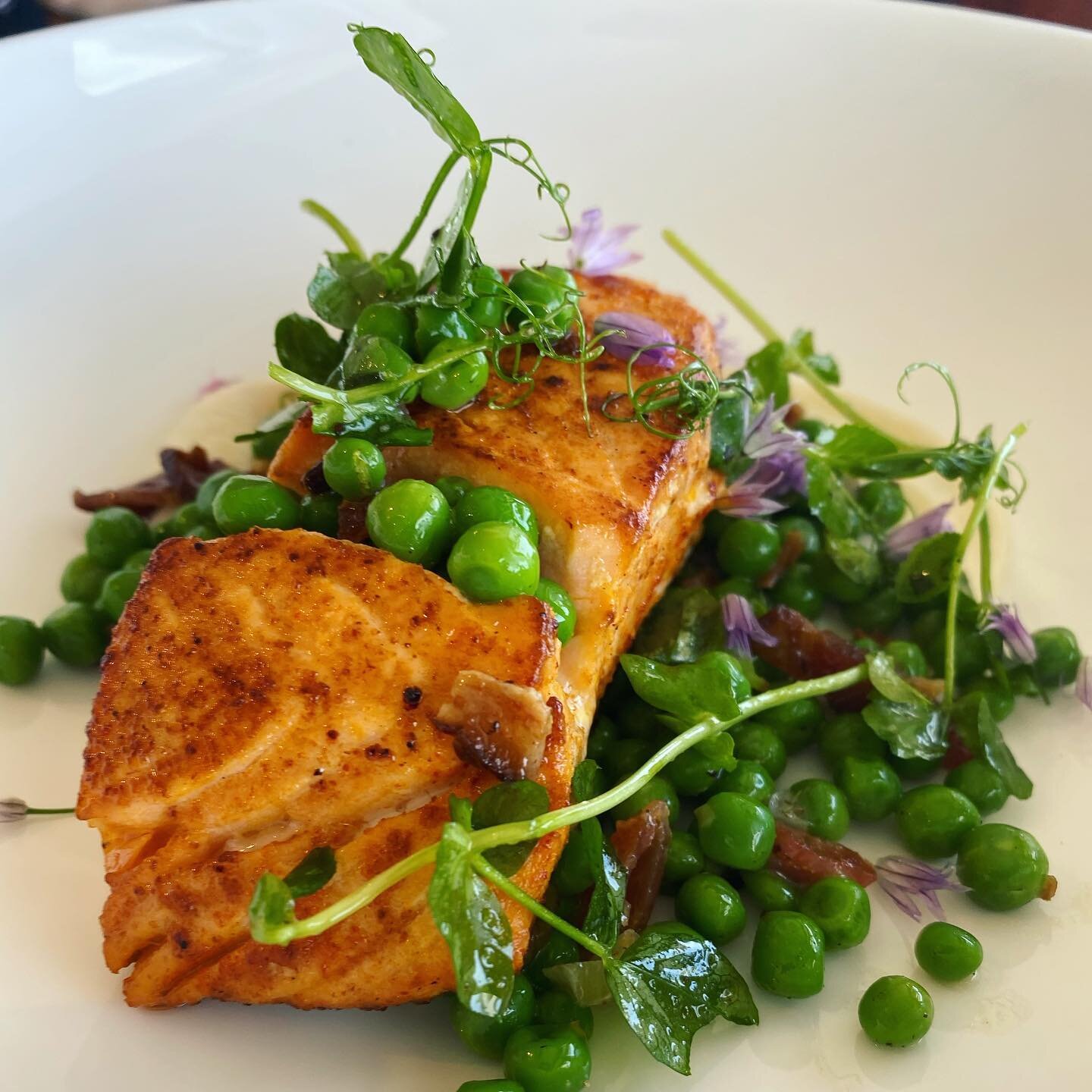 Farrow Island Salmon, Peas, Bacon and Cauliflower.
This was a great dish. What could have been a huge disaster...Our primary guest got the Salmon by accident. She “doesn’t like Salmon”.... a huge mistake. Turned into a win... She t