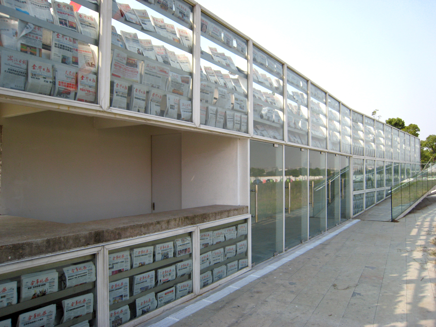 Newspaper_facade.jpg