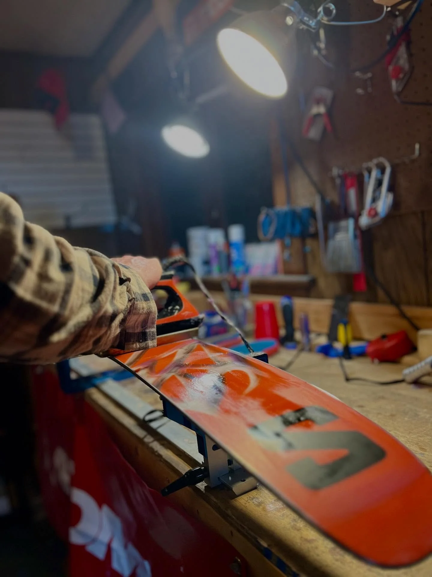 Spring slush got you stuck? Let&rsquo;s fix that⛷️🌞

#ski #springskiing #skitheeast #skiwax