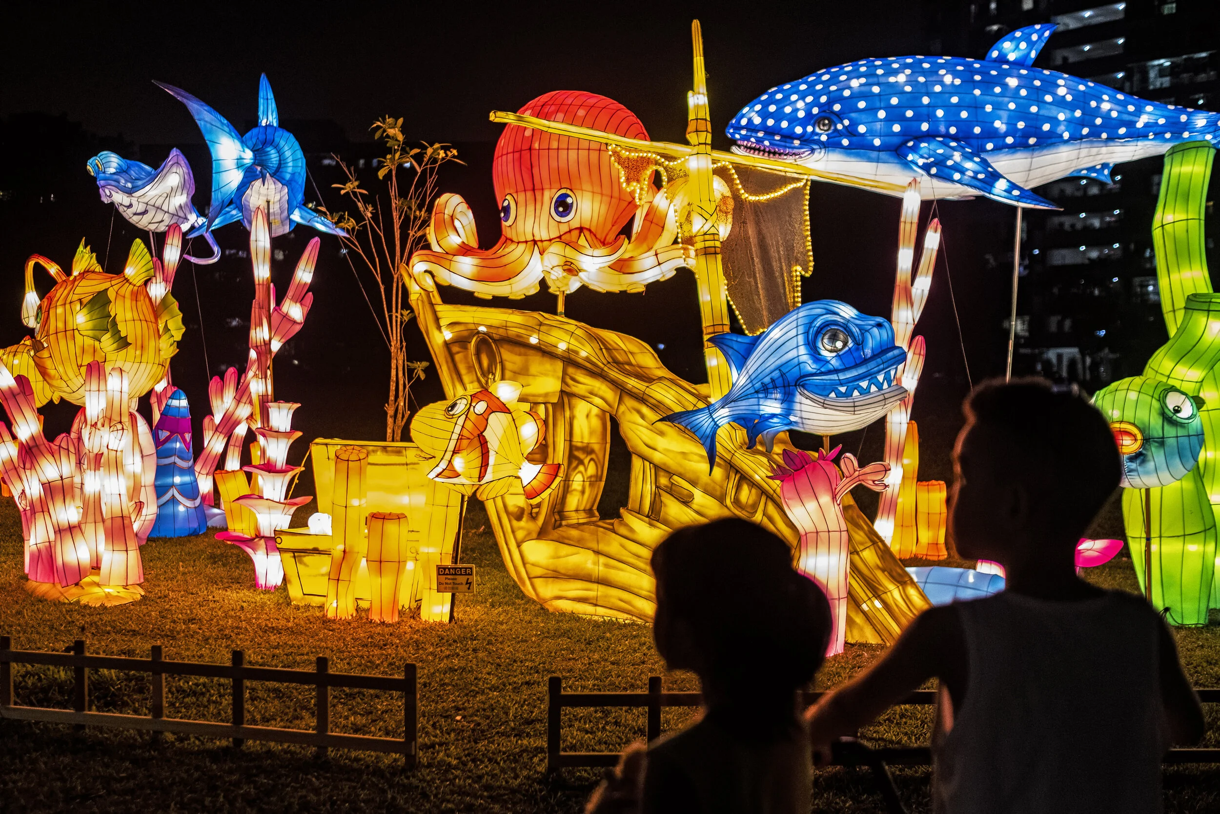  Children look at a lantern display depicting marine animals during Mid-Autumn Festival celebrations at Jurong Lake Gardens in western Singapore (For Reuters) 