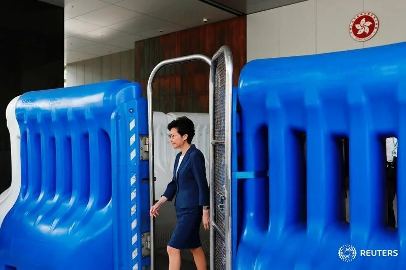  Hong Kong Chief Executive Carrie Lam walks past a barrier to meet petitioners before a weekly Executive Council meeting in Hong Kong, China, October 8, 2019. REUTERS/Tyrone Siu    