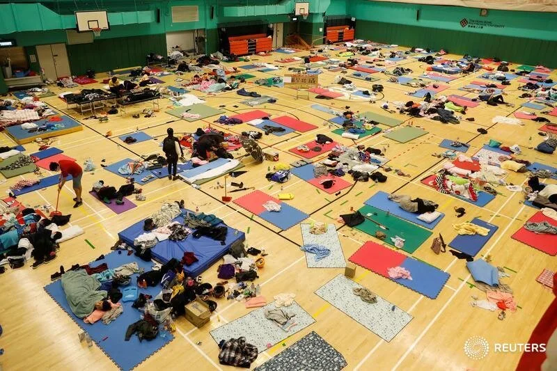  Anti-government demonstrators rest in a sports hall during protests at the Polytechnic University in Hong Kong, China, November 16, 2019. REUTERS/Adnan Abidi 