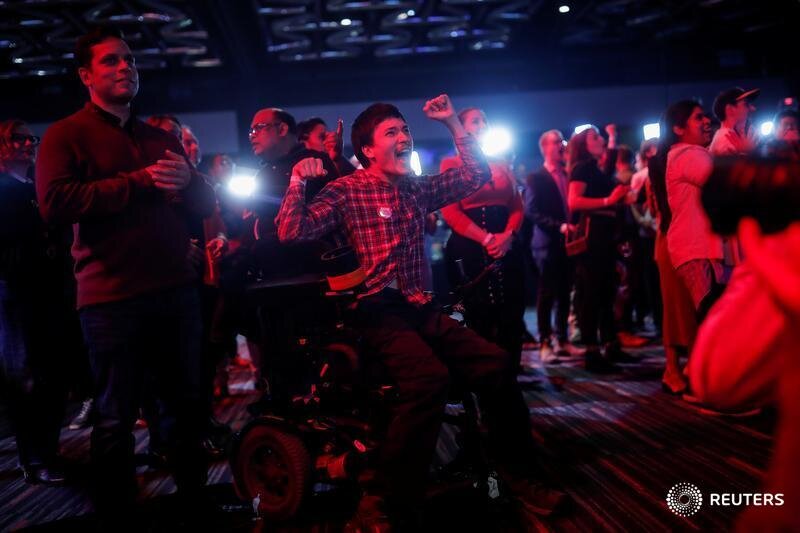  Liberal Party supporters react while watching the live federal election results at the Palais des Congres in Montreal, Quebec, Canada October 21, 2019. REUTERS/Stephane Mahe 