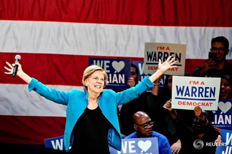 Democratic U.S. presidential candidate and Senator Elizabeth Warren reacts during a campaign event at Brooklyn's Kings Theatre in New York, January 7, 2020. REUTERS/Carlo Allegri 