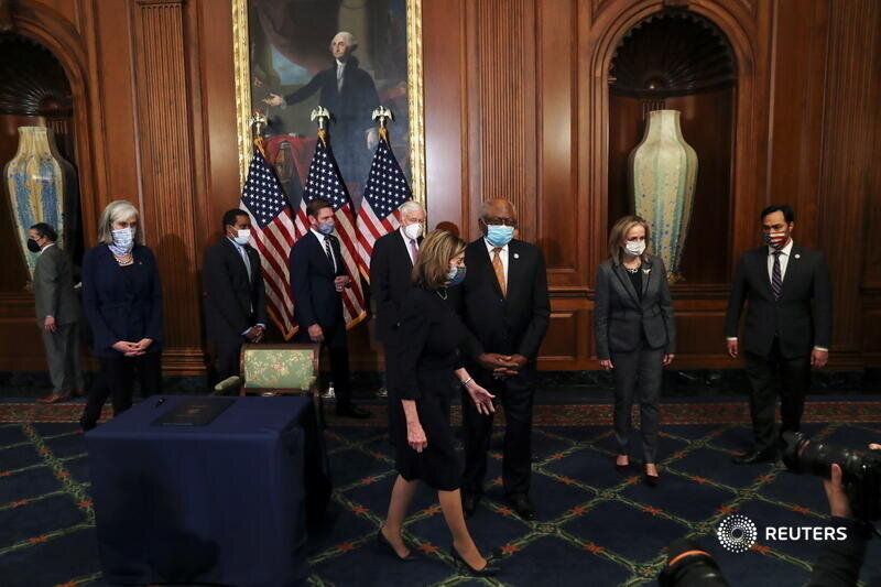  U.S. House Speaker Nancy Pelosi (D-CA) leaves after signing the article of impeachment against U.S. President Donald Trump in an engrossment ceremony, at the U.S. Capitol in Washington January 13, 2021. REUTERS/Leah Millis 