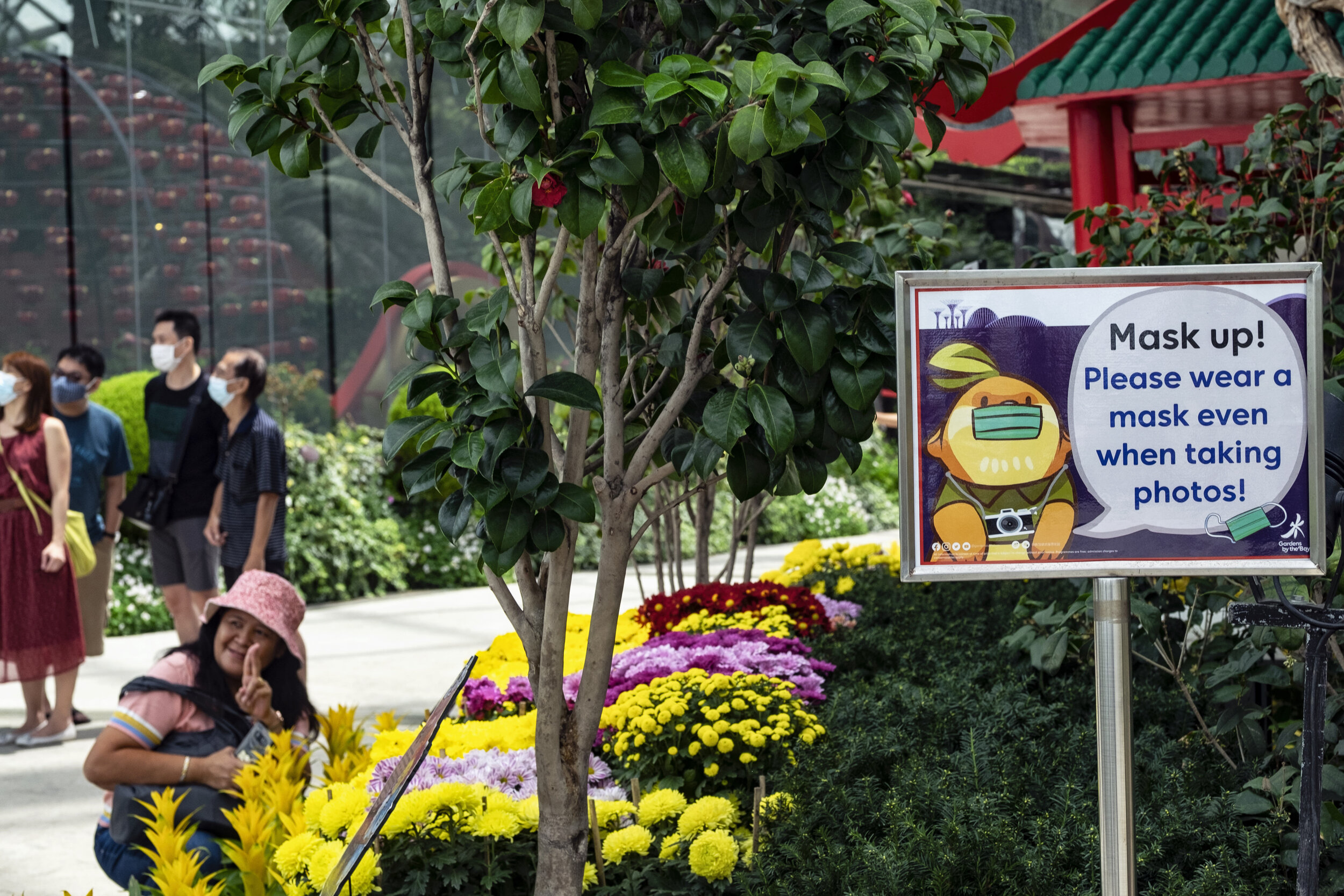  A sign reminding visitors to keep their masks on due to the ongoing coronavirus disease (COVID-19) outbreak is seen during the annual Dahlia Dreams floral display ahead of the Chinese Lunar New Year of the Ox, otherwise known as the Spring Festival,