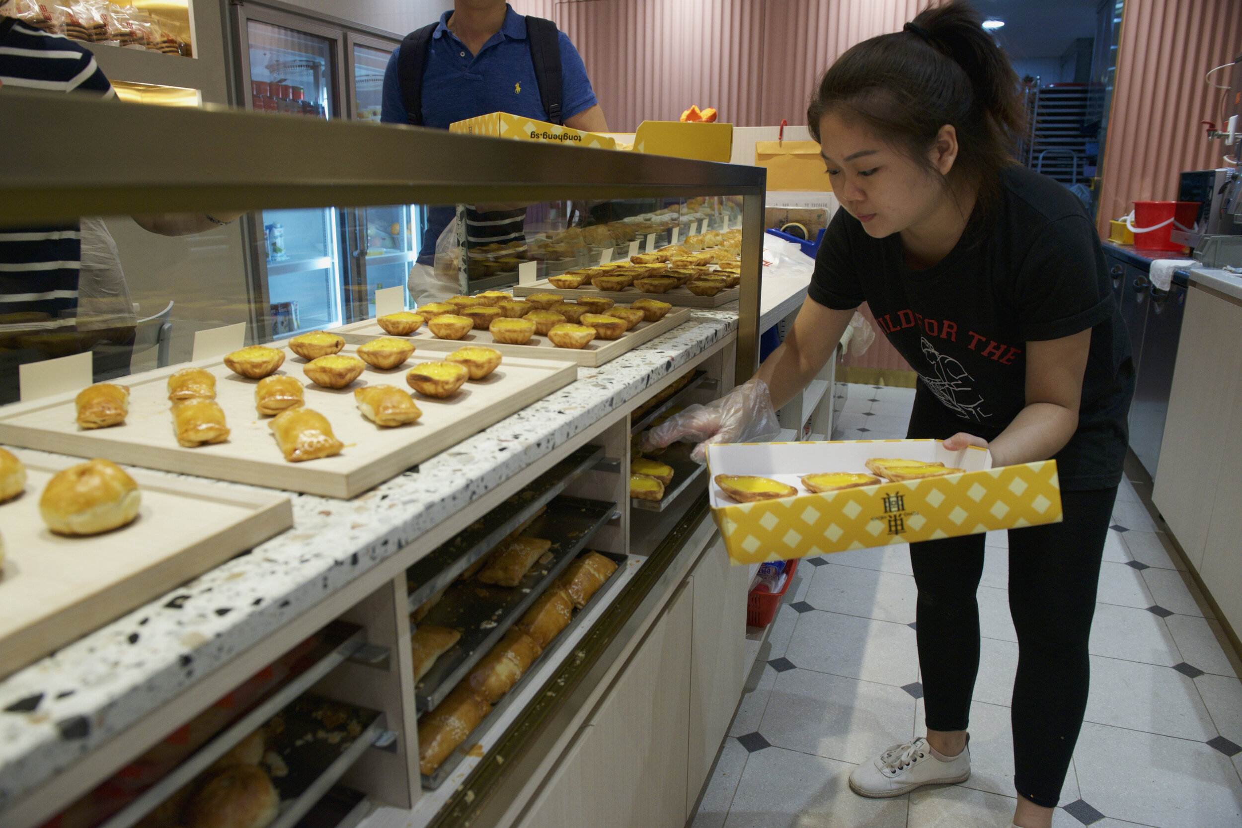  An employee packs a box of egg tarts for takeaway at traditional Cantonese confectionery Tong Heng in Singapore April 21, 2018. 