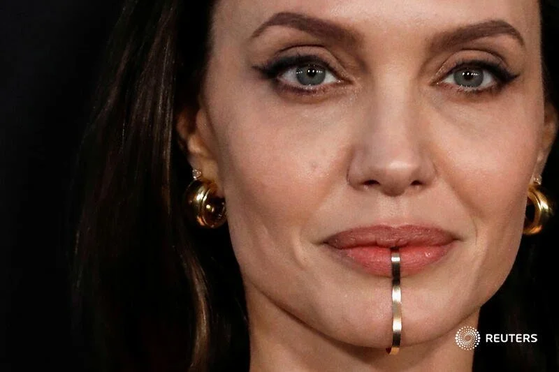  Cast member Angelina Jolie poses at the premiere for the film "Eternals" in Los Angeles, California, U.S. October 18, 2021. REUTERS/Mario Anzuoni 