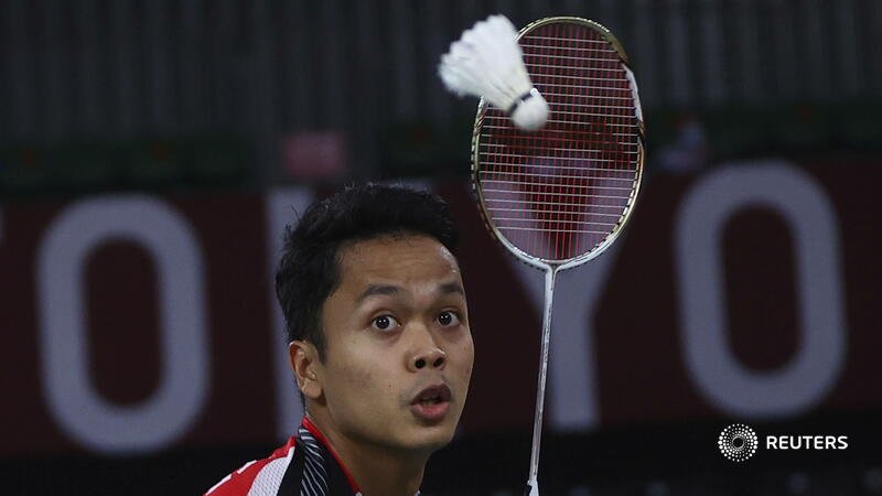  Tokyo 2020 Olympics - Badminton - Men's Singles - Quarterfinal - MFS - Musashino Forest Sport Plaza, Tokyo, Japan – July 31, 2021. Anthony Ginting of Indonesia in action during the match against Anders Antonsen of Denmark. REUTERS/Leonhard Foeger 