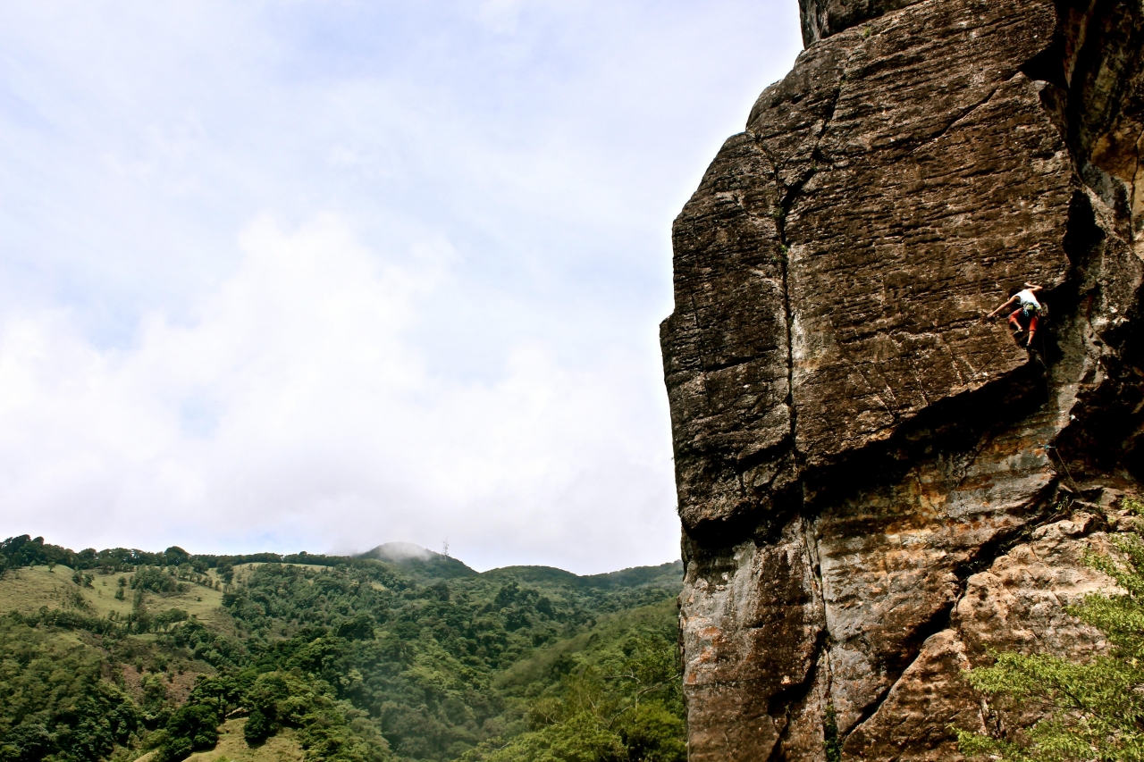 Pico Blanco by Eskalar