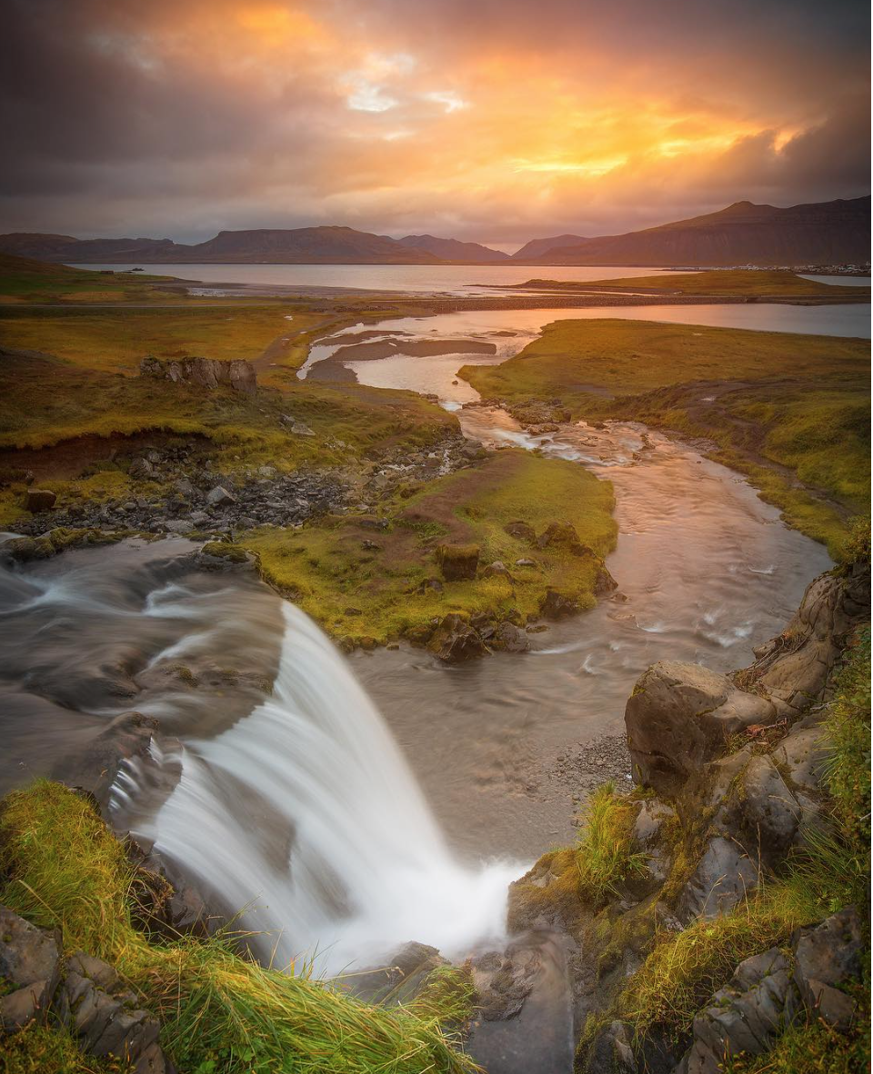 https://www.instagram.com/tothewonderblog/